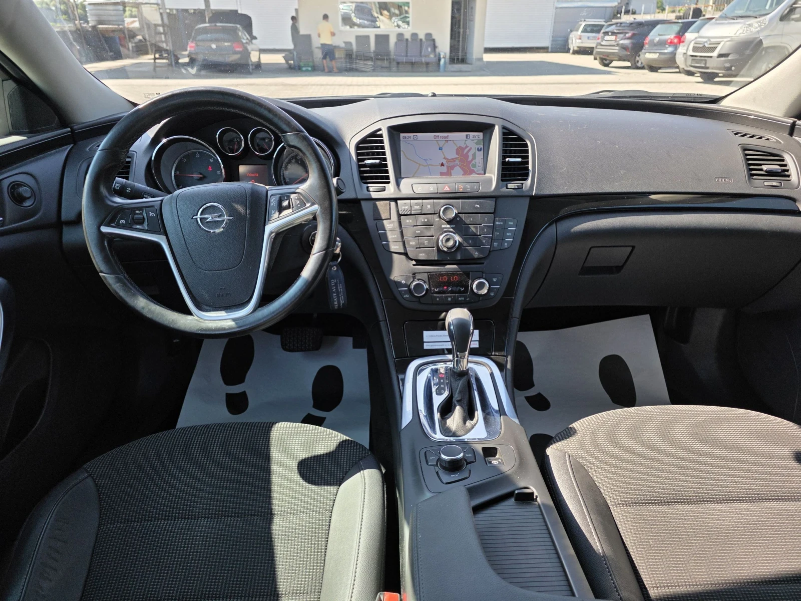 Opel Insignia 2.0CDTi COSMO 4x4 Navi Лизинг, снимка 8 - Автомобили и джипове - 55456106