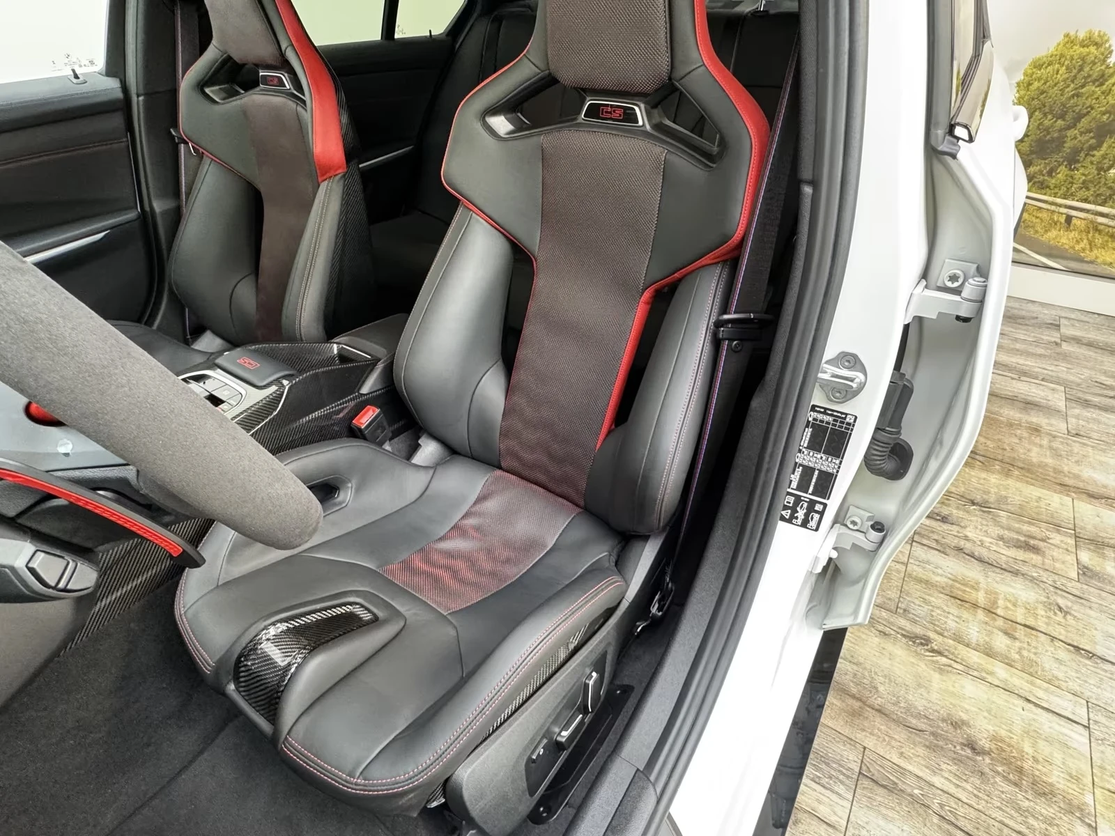 BMW M3 CS/M DRIVER'S PACKAGE/CARBON SEAT/HEAD UP/KERA, снимка 8 - Автомобили и джипове - 55687840