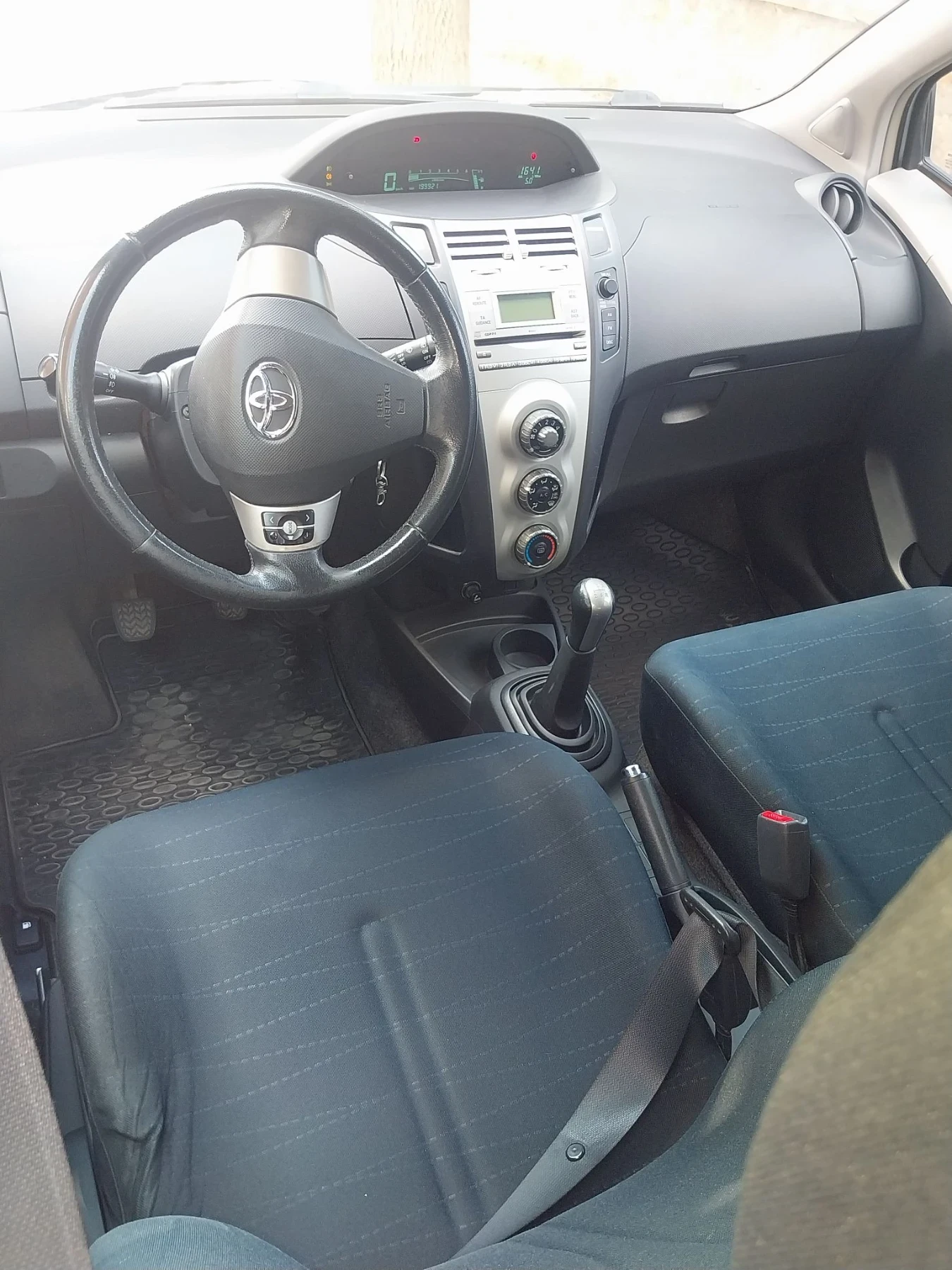 Toyota Yaris, снимка 12 - Автомобили и джипове - 56150401