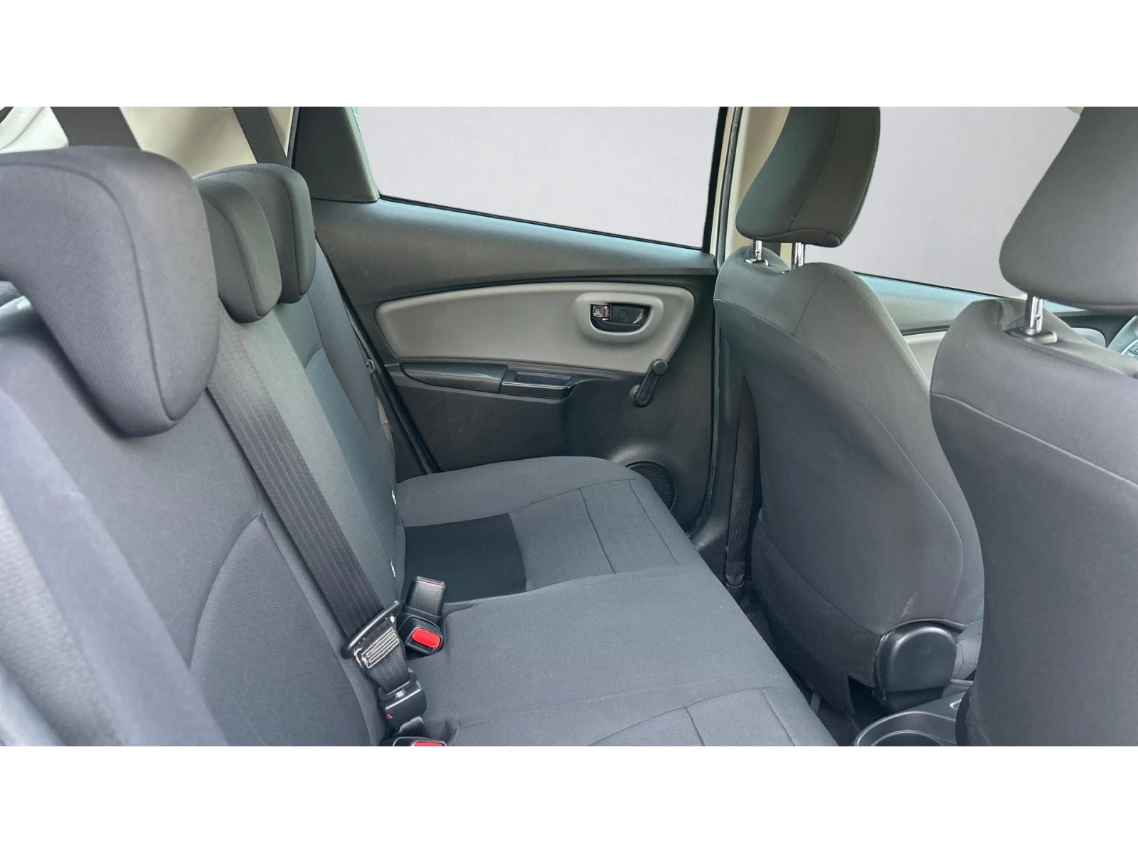 Toyota Yaris 1.5 HSD, ������� ������ �� 205   | Mobile.bg � ����������� 7
