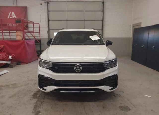 VW Tiguan 2.0T Se R-Line Black 4MOTION, снимка 9 - Автомобили и джипове - 48633281