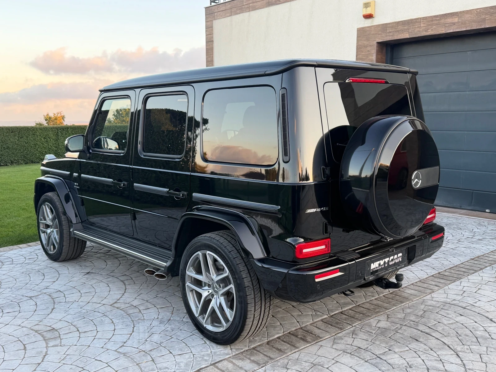 Mercedes-Benz G 63 AMG НОВ * НАЛИЧЕН * ГАРАНЦИЯ * MANUFAKTUR, снимка 3 - Автомобили и джипове - 52065460