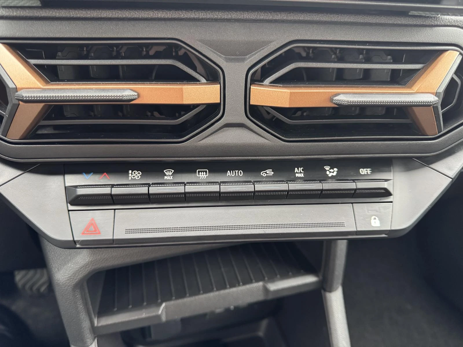 Dacia Duster 1.2 Tce MHEV EXTRIME, снимка 17 - Автомобили и джипове - 54362596