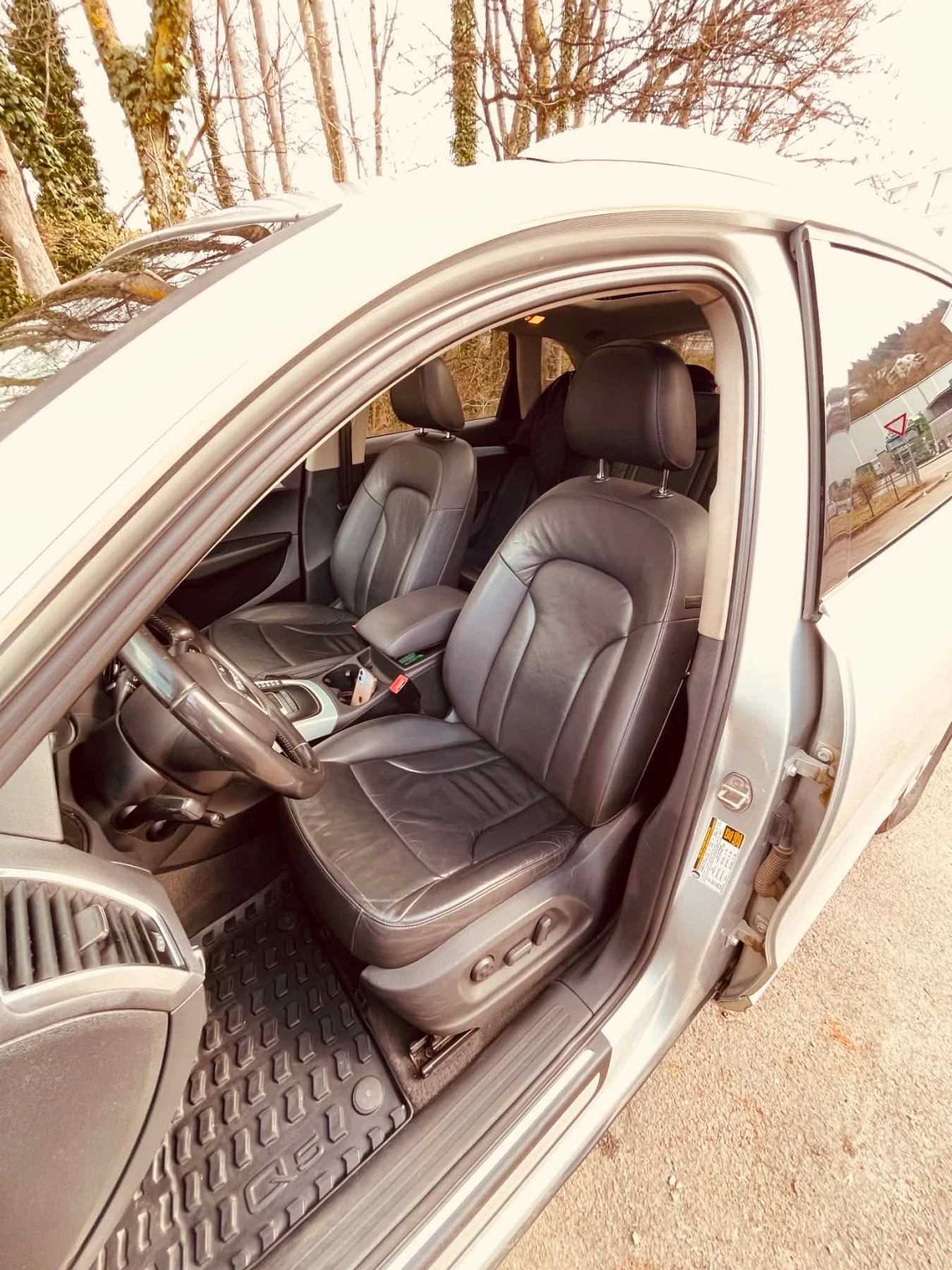 Audi Q5 3.2 FSI, снимка 5 - Автомобили и джипове - 54439802