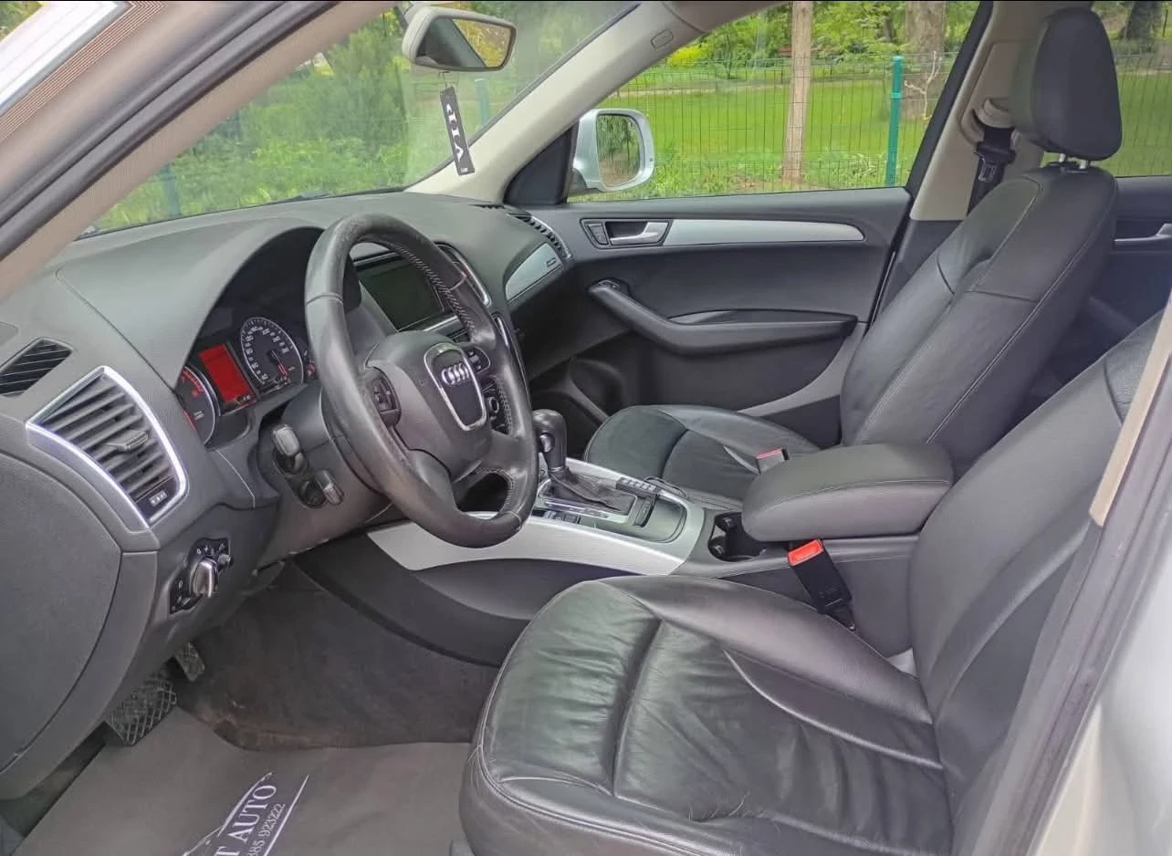 Audi Q5 3.2 FSI, снимка 12 - Автомобили и джипове - 54439802