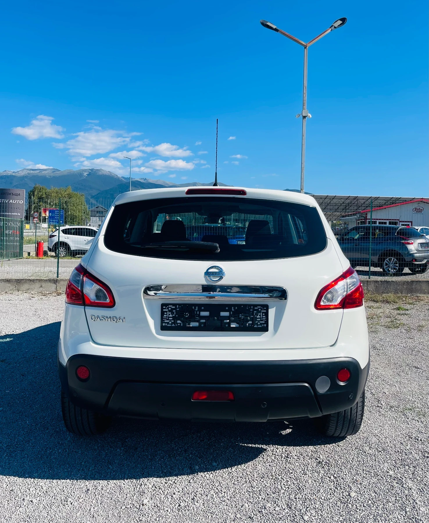 Nissan Qashqai 1.6 + ГАЗ * Навигация* Сервизна история* Реални км, снимка 6 - Автомобили и джипове - 55696825