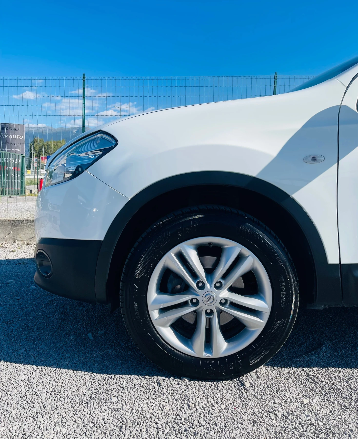 Nissan Qashqai 1.6 + ГАЗ * Навигация* Сервизна история* Реални км, снимка 16 - Автомобили и джипове - 55696825