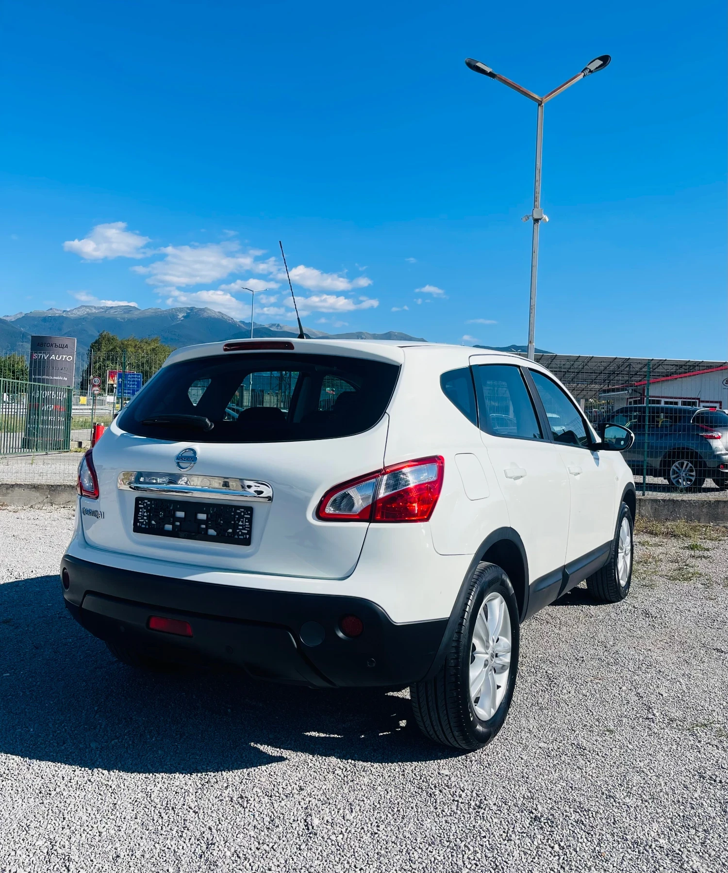 Nissan Qashqai 1.6 + ГАЗ * Навигация* Сервизна история* Реални км, снимка 5 - Автомобили и джипове - 55696825