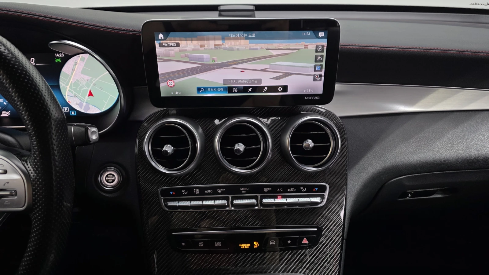 Mercedes-Benz GLC 43 AMG FACELIFT* PANO* HUD* 360* DIS* KEYLESS GO* КРАЙНА , снимка 11 - Автомобили и джипове - 56060576