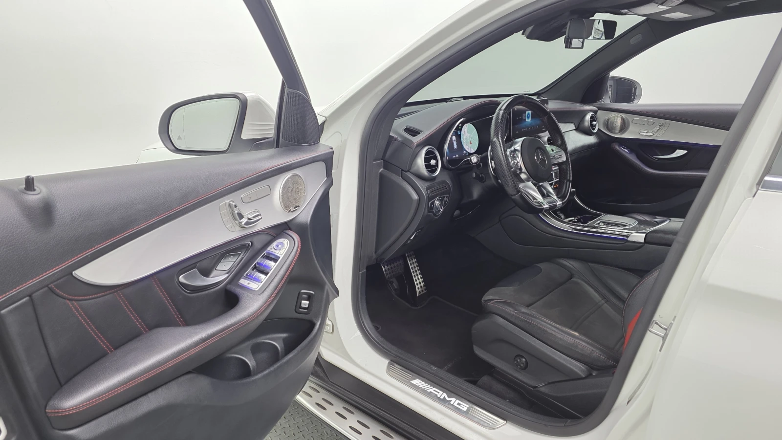 Mercedes-Benz GLC 43 AMG FACELIFT* PANO* HUD* 360* DIS* KEYLESS GO* КРАЙНА , снимка 9 - Автомобили и джипове - 56060576