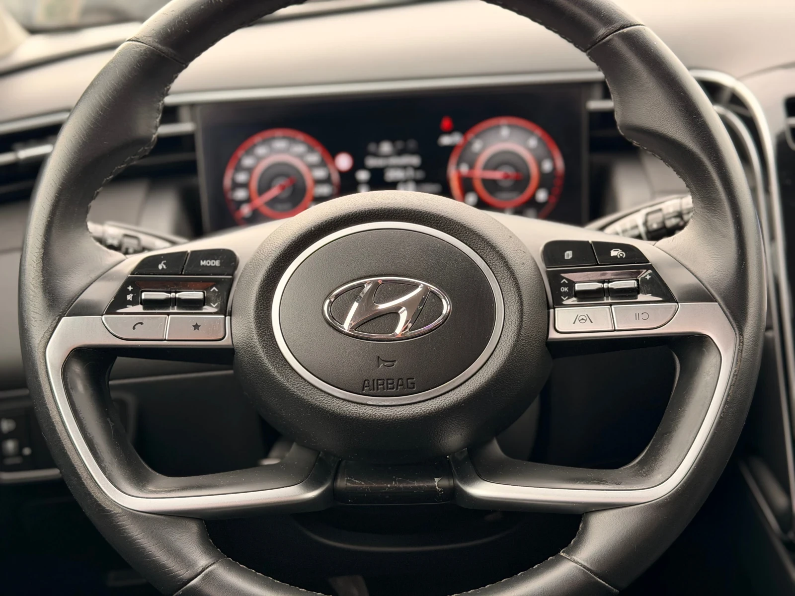 Hyundai Tucson 1.6CRDI MILD-HYBRID , снимка 15 - Автомобили и джипове - 56231370