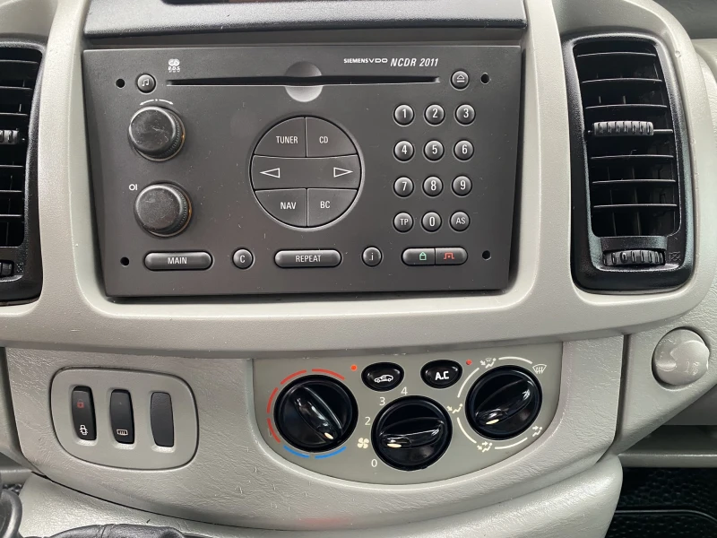 Renault Trafic -1, 9TDI-101k.c./ПЪТНИЧЕСКИ-9МЕСТА/КЛИМАТИК, снимка 10 - Бусове и автобуси - 52277638