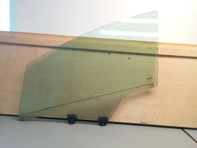 Стъкло предно ляво Пежо 5008 1.6т (ч)