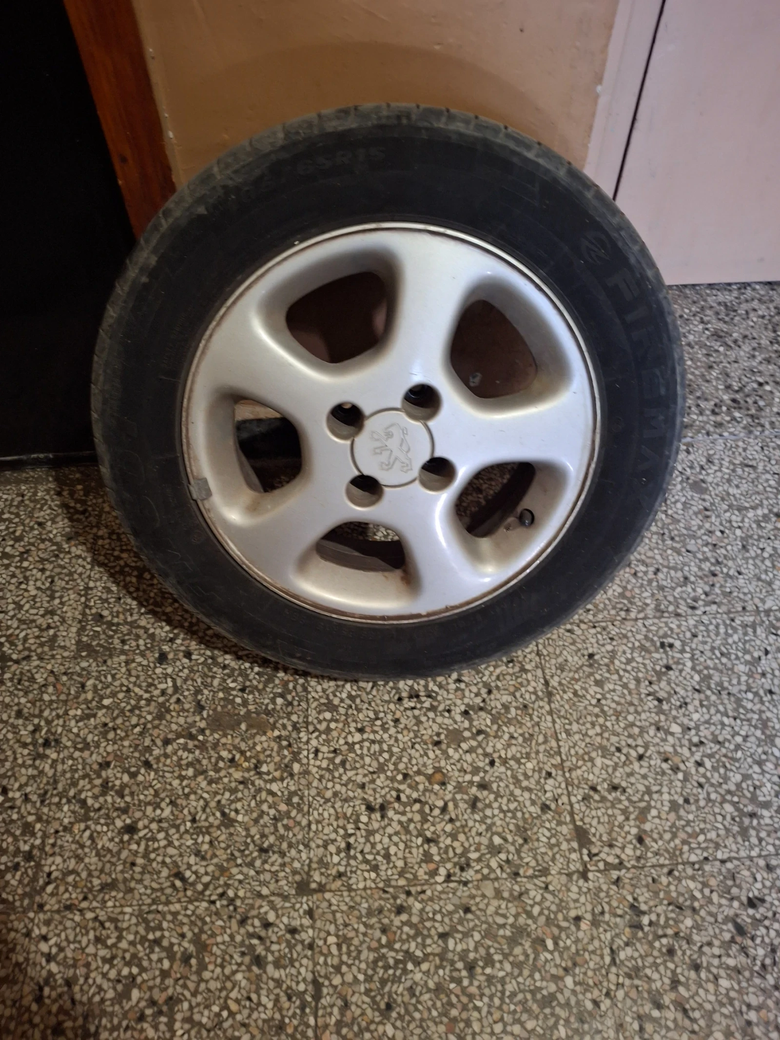 ���� � ������ 185/65R15 �� Peugeot 207 | Mobile.bg � ����������� 2