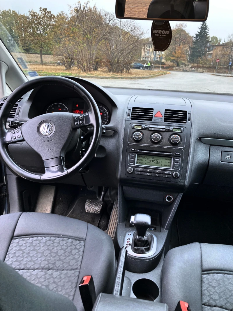 VW Touran TDI, снимка 6 - Автомобили и джипове - 47972272