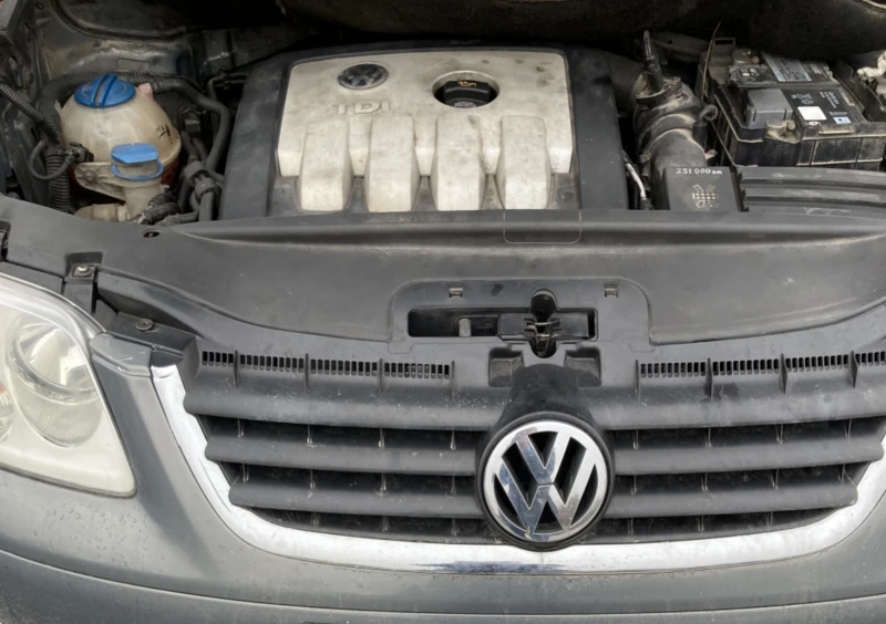 VW Touran TDI, снимка 15 - Автомобили и джипове - 47972272