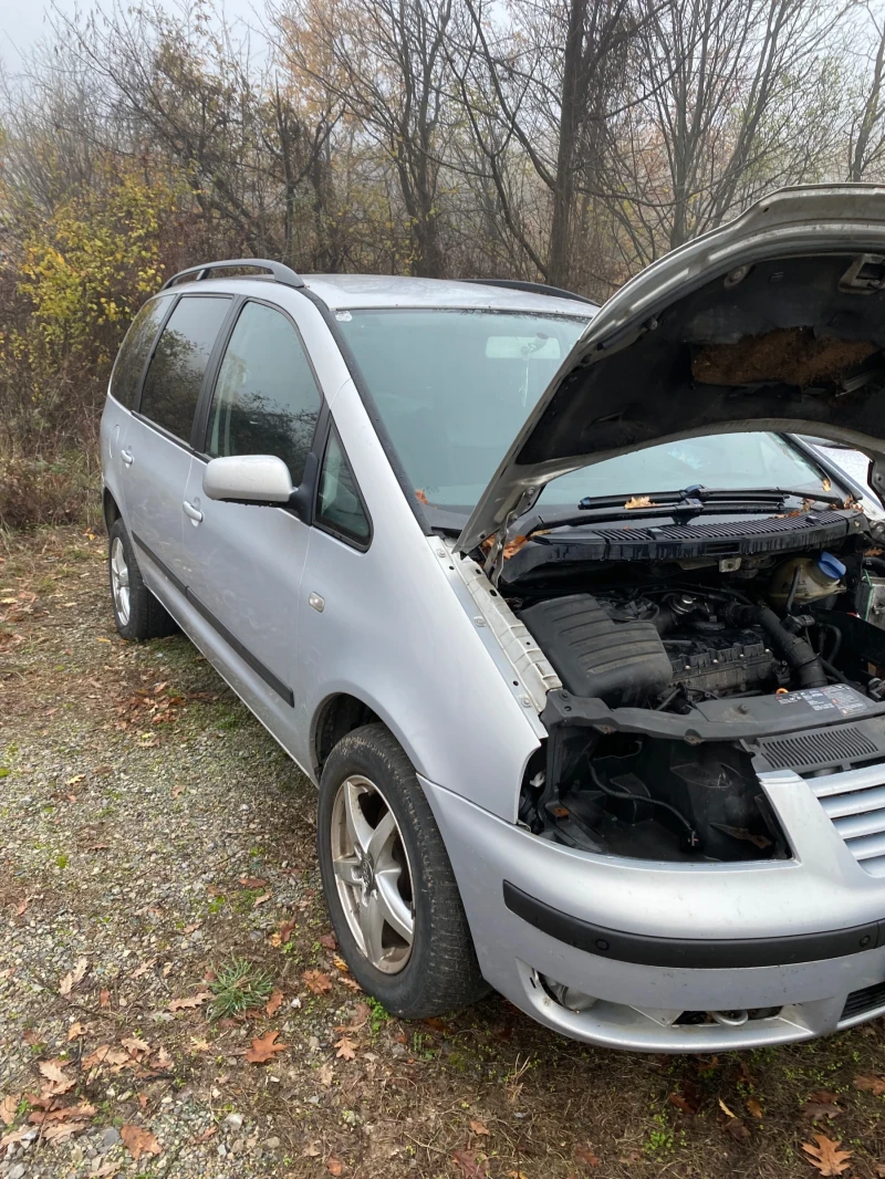 VW Sharan 1.9 tdi, снимка 2 - Автомобили и джипове - 52485984