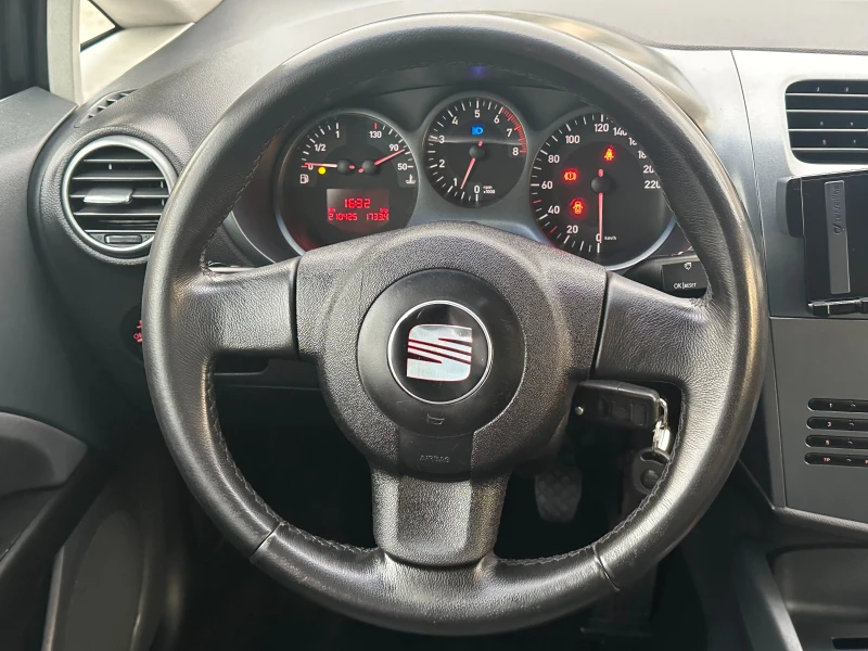 Seat Leon 1.6i-102k.s-EURO4-2007g-5ск.-КЛИМАТРОНИК, снимка 10 - Автомобили и джипове - 52516793
