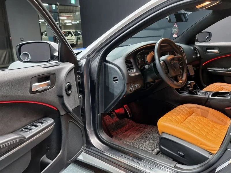 Dodge Charger 3.6 G Automatic, снимка 11 - Автомобили и джипове - 56003384