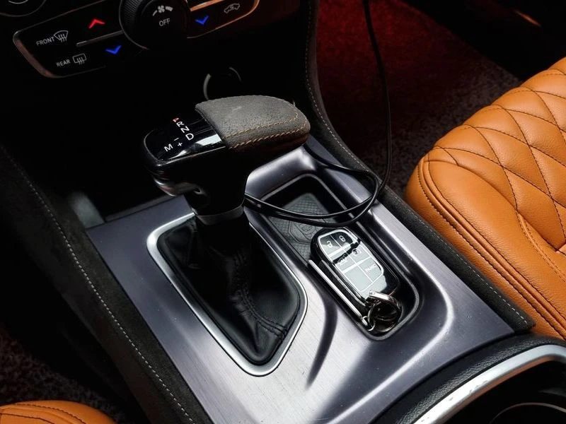 Dodge Charger 3.6 G Automatic, снимка 9 - Автомобили и джипове - 56003384