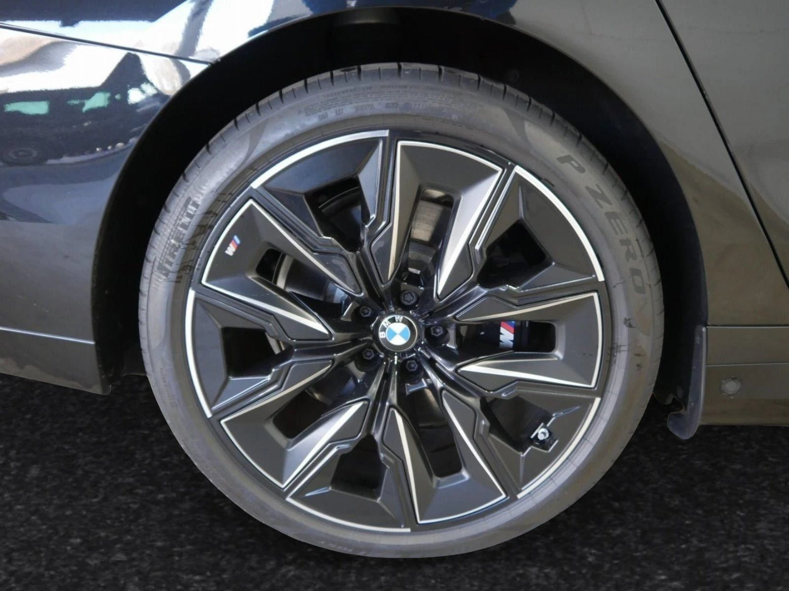 BMW i7 M60 xDrive = Individual= Shadow Line Гаранция - изображение 3