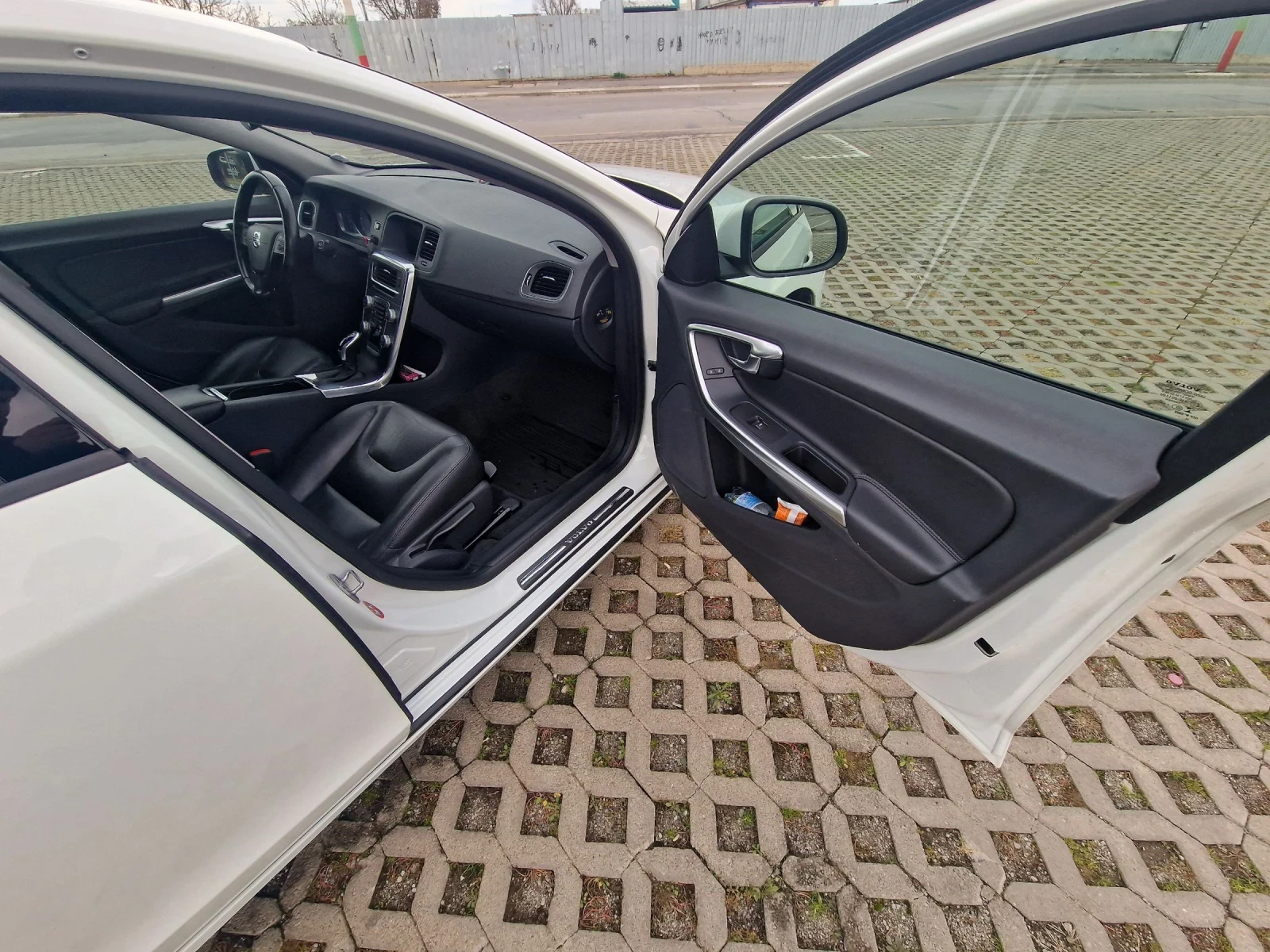 Volvo V60 D4 Kinetic Fleet Geartronic - изображение 8