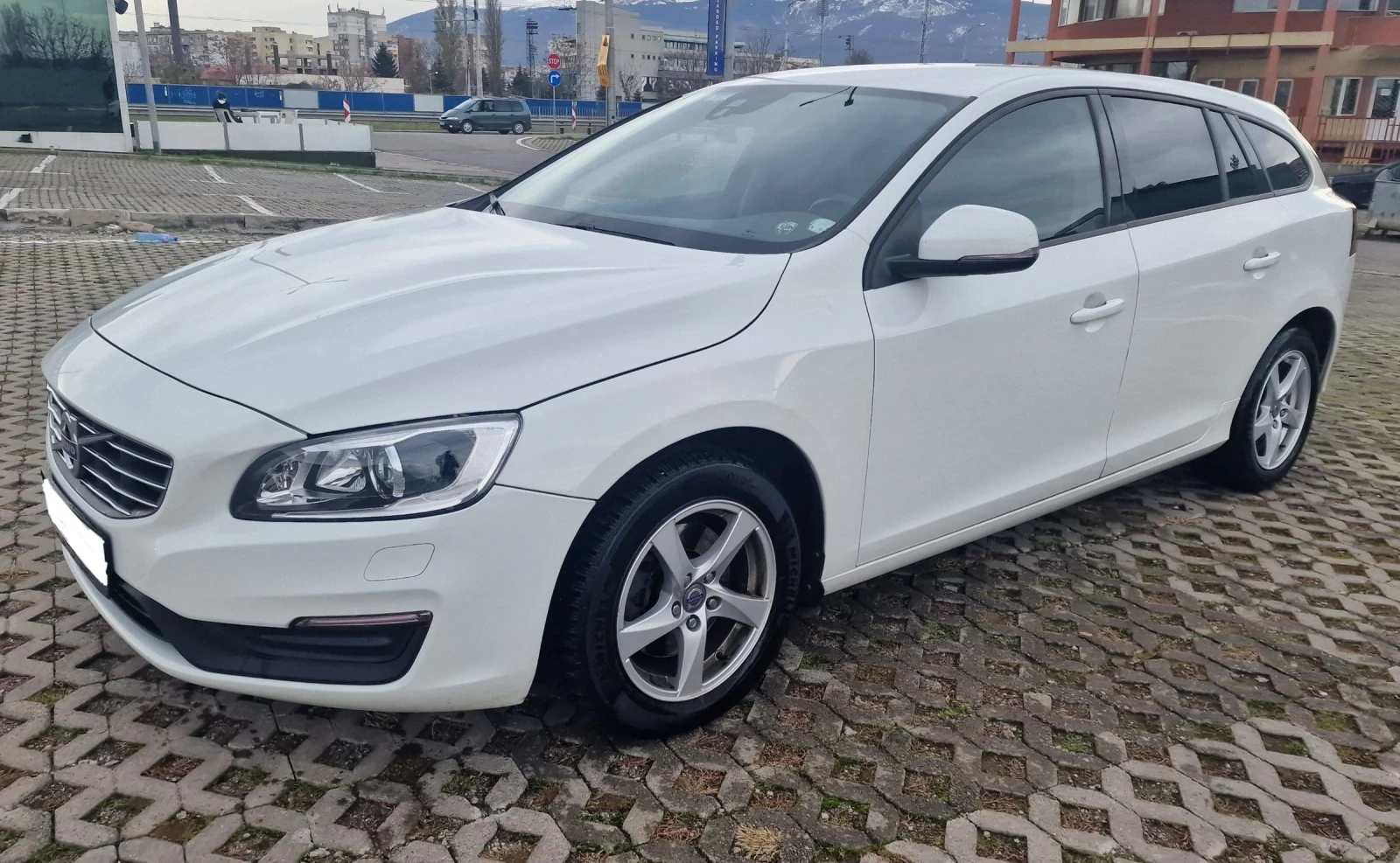 Volvo V60 D4 Kinetic Fleet Geartronic - изображение 4