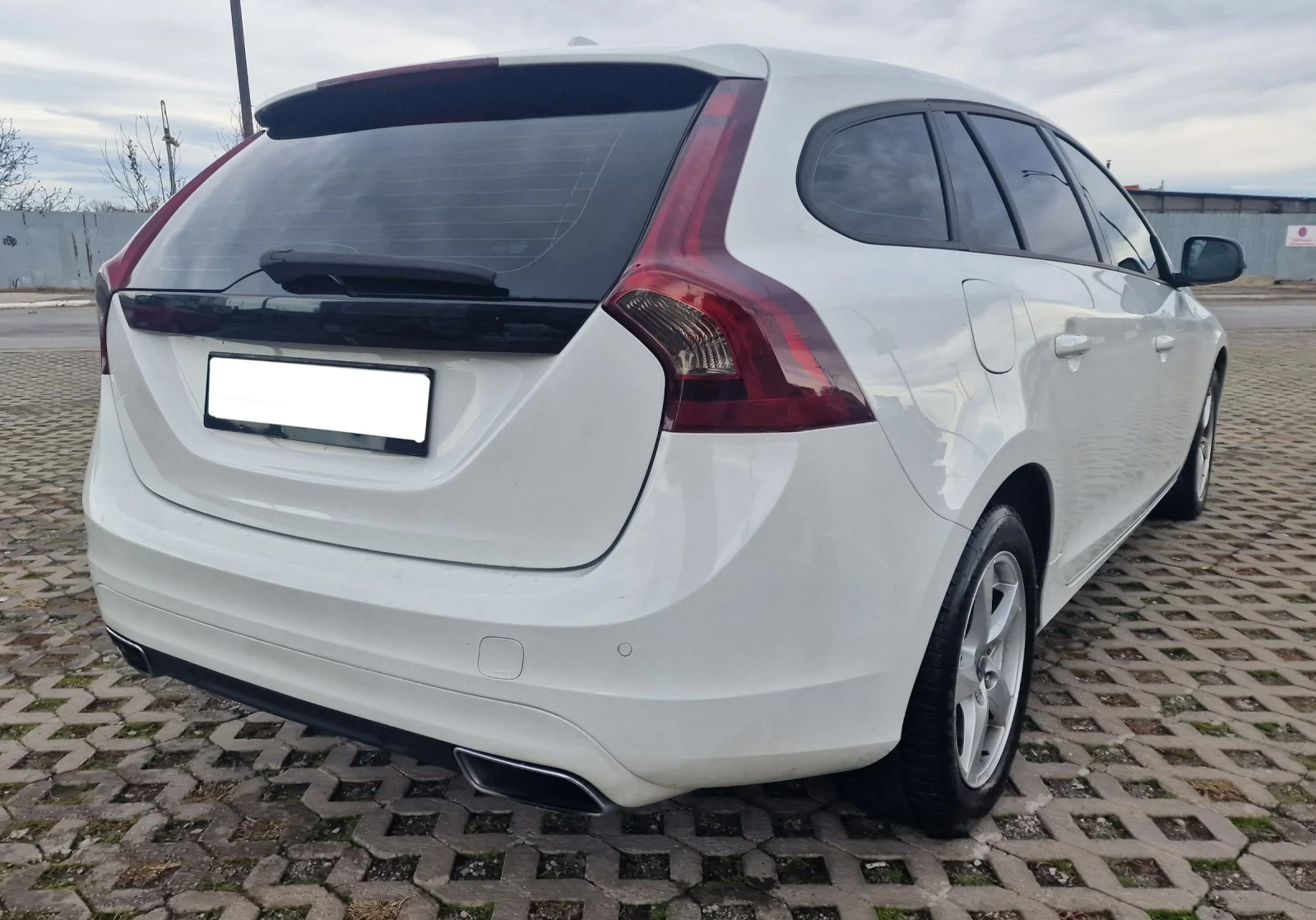 Volvo V60 D4 Kinetic Fleet Geartronic - изображение 7