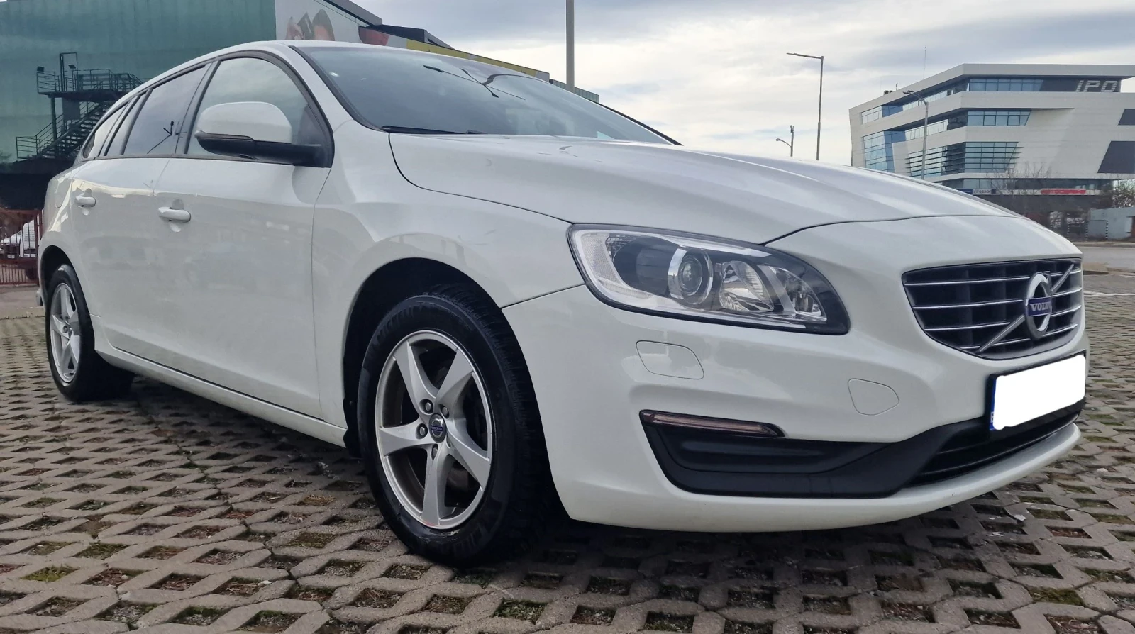 Volvo V60 D4 Kinetic Fleet Geartronic - изображение 3