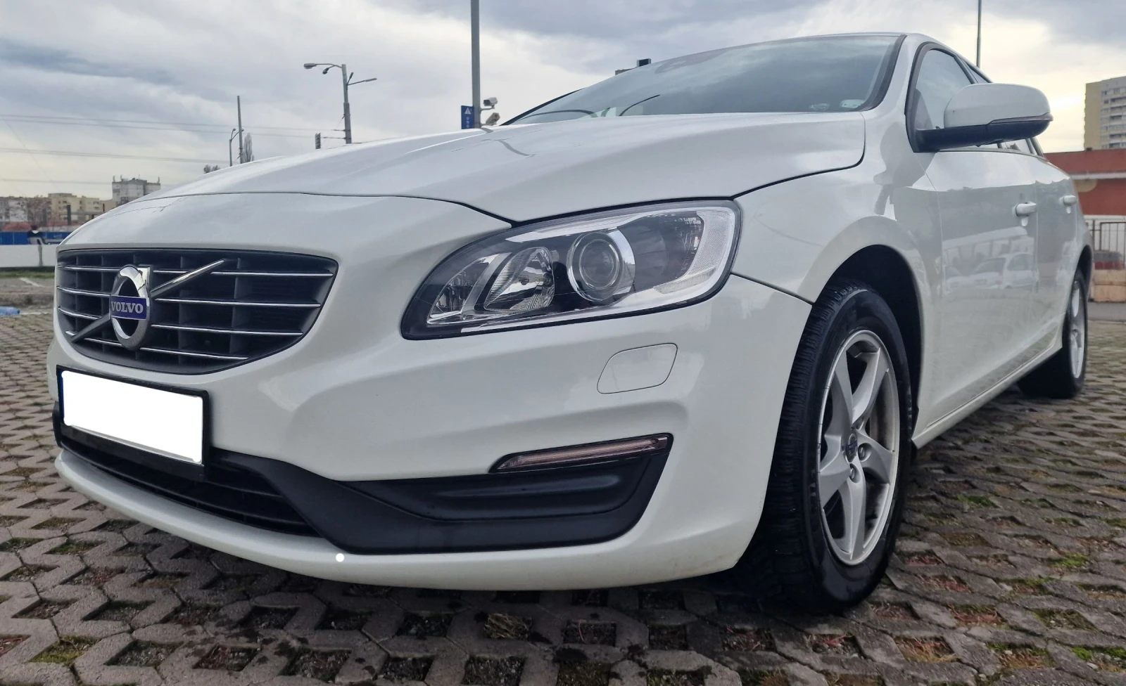 Volvo V60 D4 Kinetic Fleet Geartronic - изображение 2