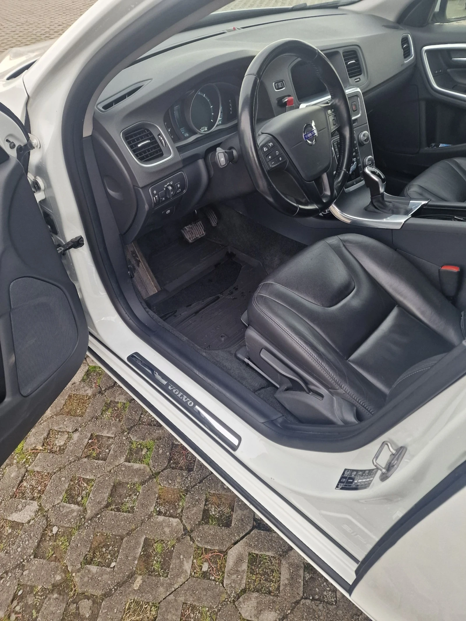 Volvo V60 D4 Kinetic Fleet Geartronic - изображение 10