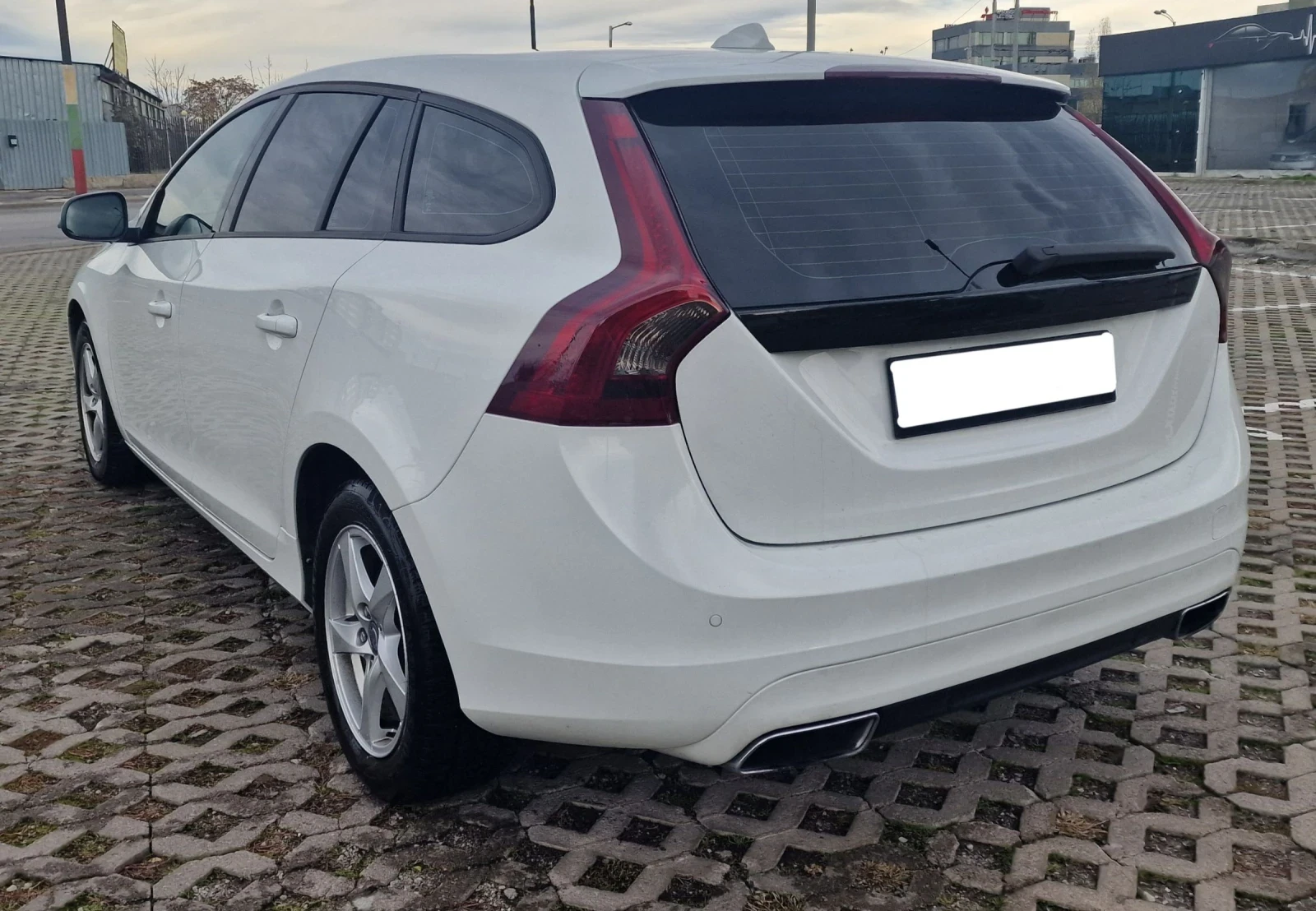 Volvo V60 D4 Kinetic Fleet Geartronic - изображение 6