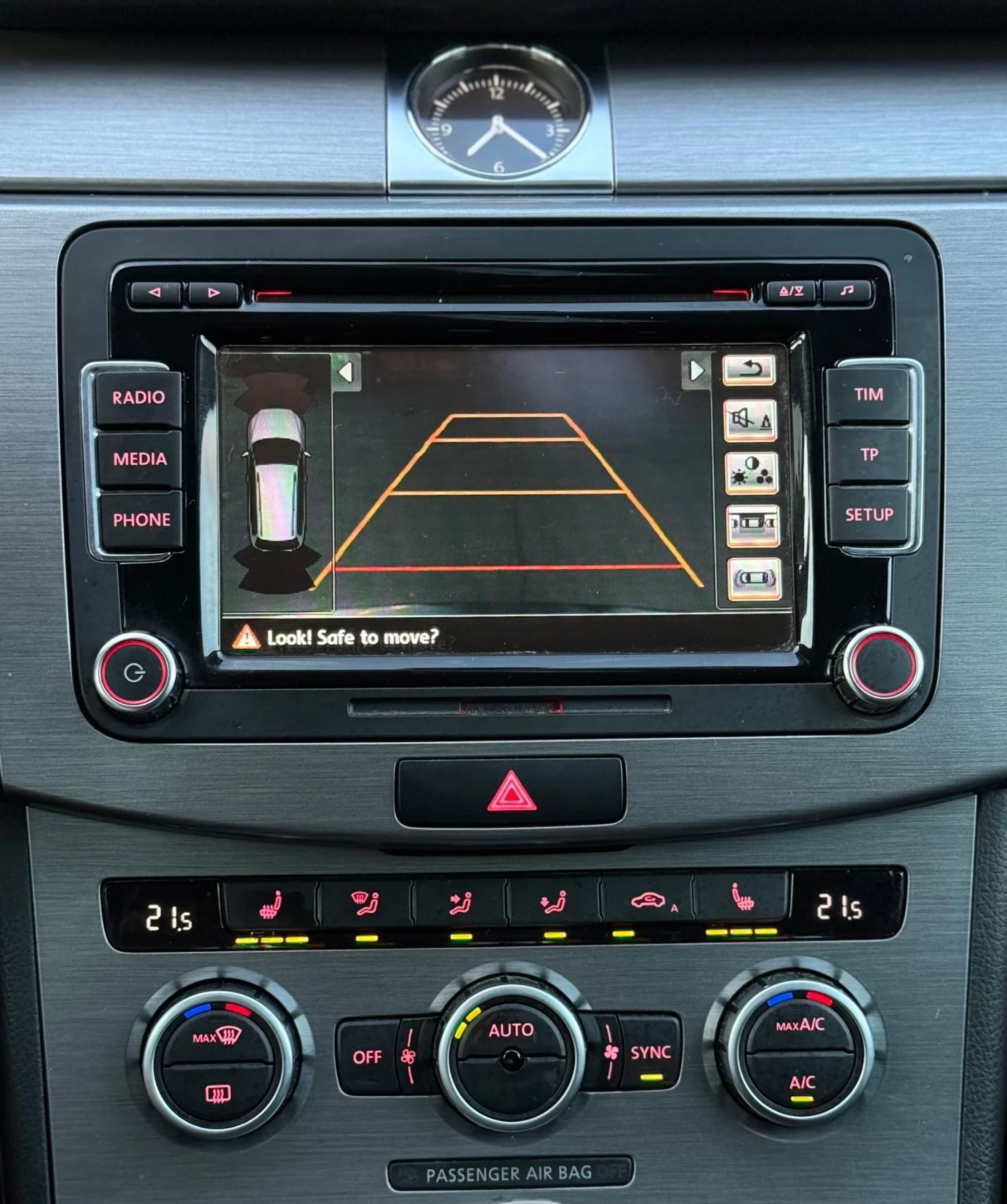 VW Passat R-LINE/DSG/4MOTION/LED, снимка 12 - Автомобили и джипове - 53711715