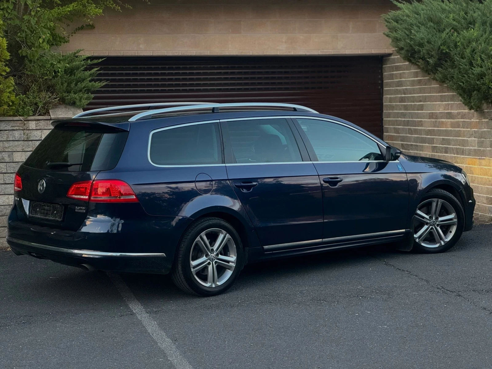 VW Passat R-LINE/DSG/4MOTION/LED, снимка 4 - Автомобили и джипове - 53711715