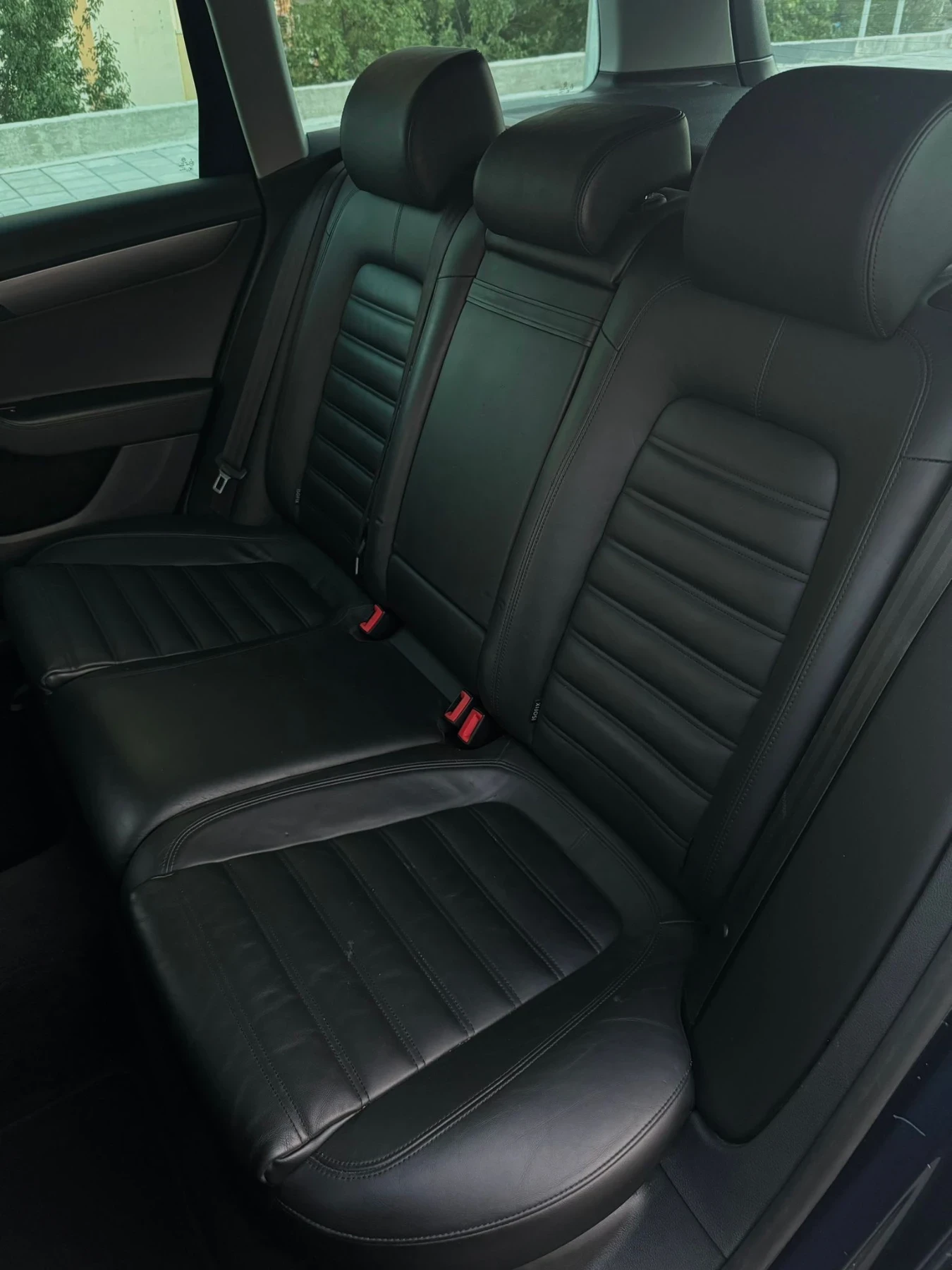 VW Passat R-LINE/DSG/4MOTION/LED, снимка 9 - Автомобили и джипове - 53711715