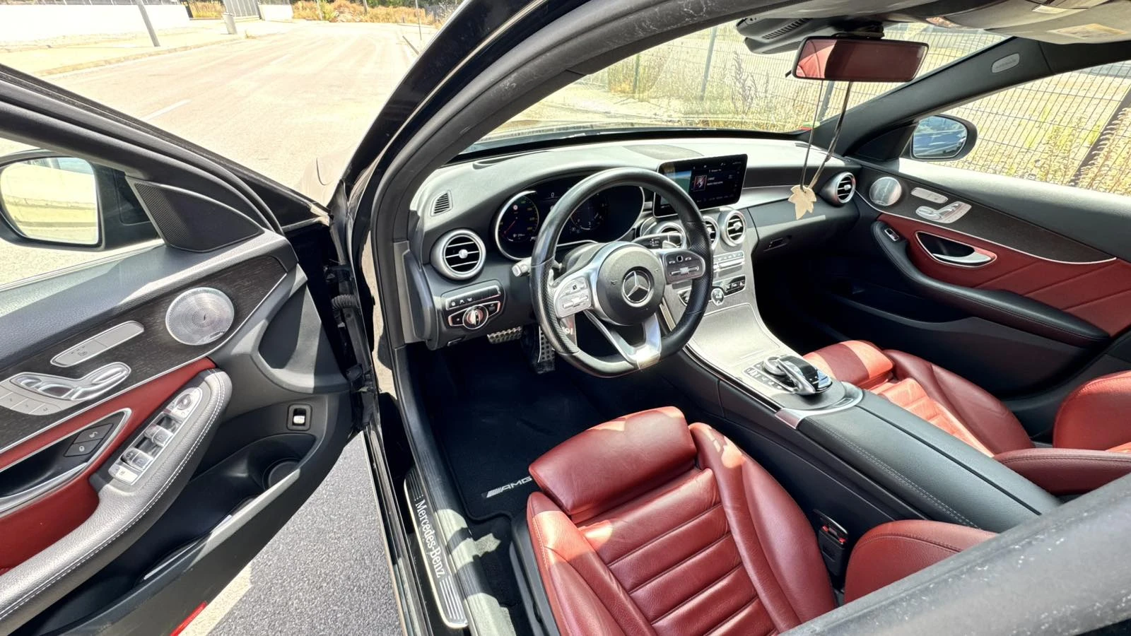 Mercedes-Benz C 220 C220D AMG/DIGITAL/KYLESSGO/DISTRONIC+ /LEATHER/FUL, снимка 9 - Автомобили и джипове - 53890985