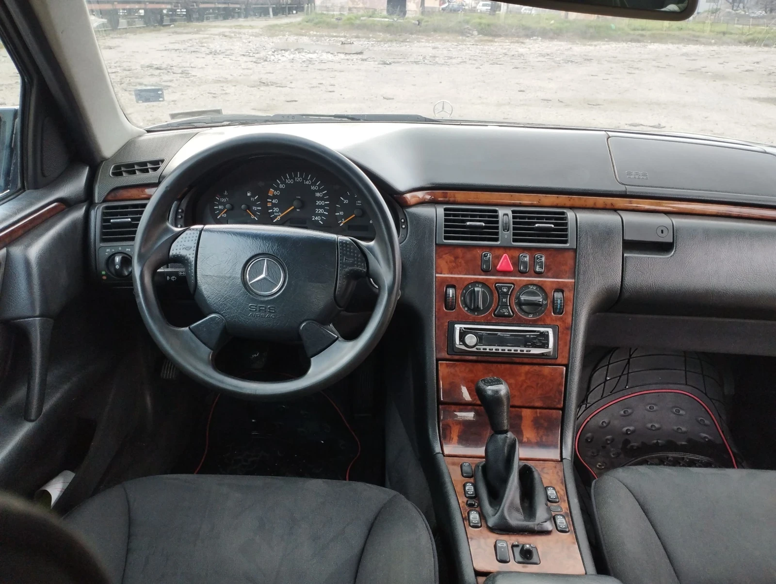 Mercedes-Benz E 220 OM611, снимка 5 - Автомобили и джипове - 53927558