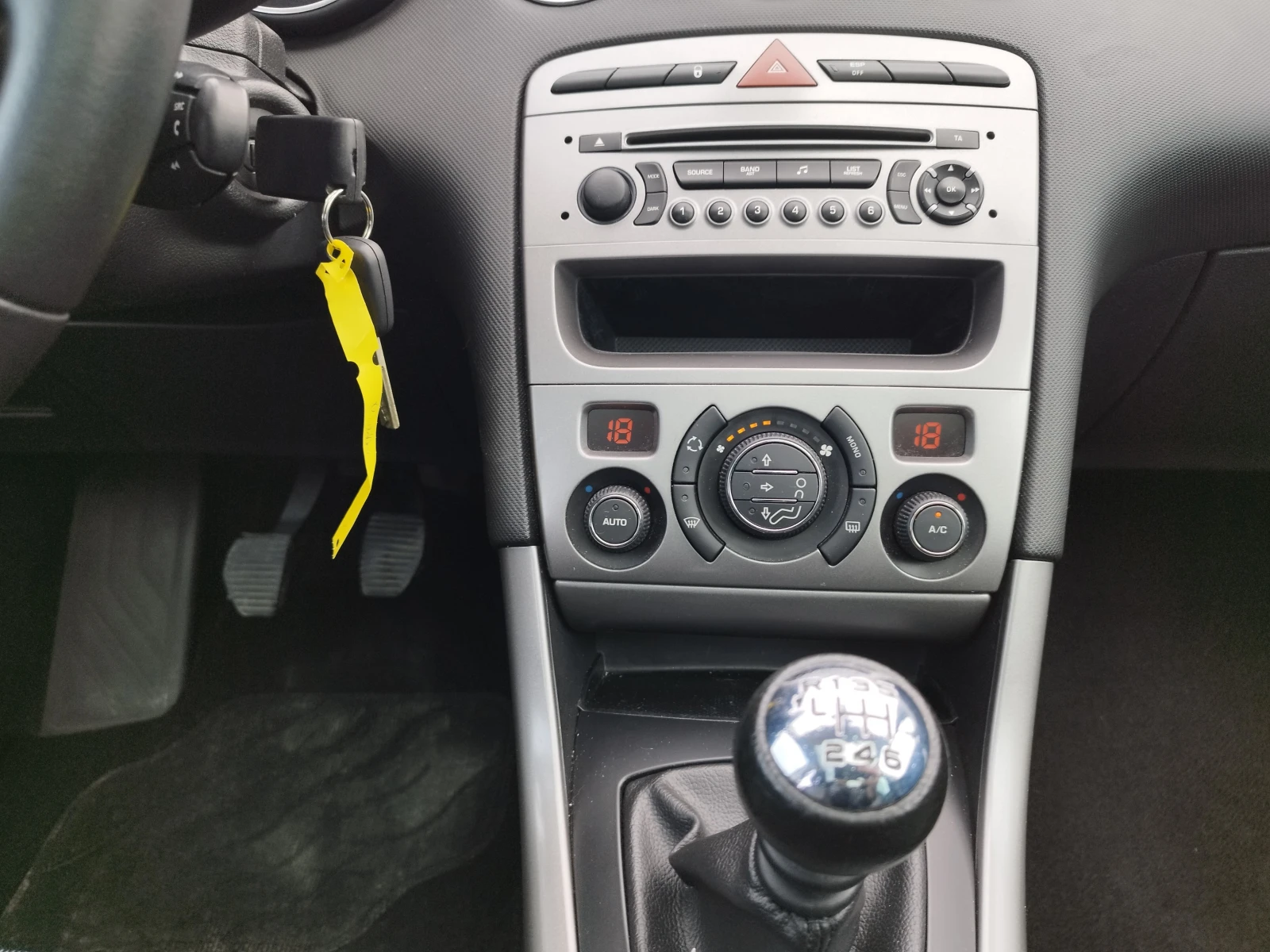 Peugeot 308 1.6EHdi 112kc., снимка 13 - Автомобили и джипове - 54206840