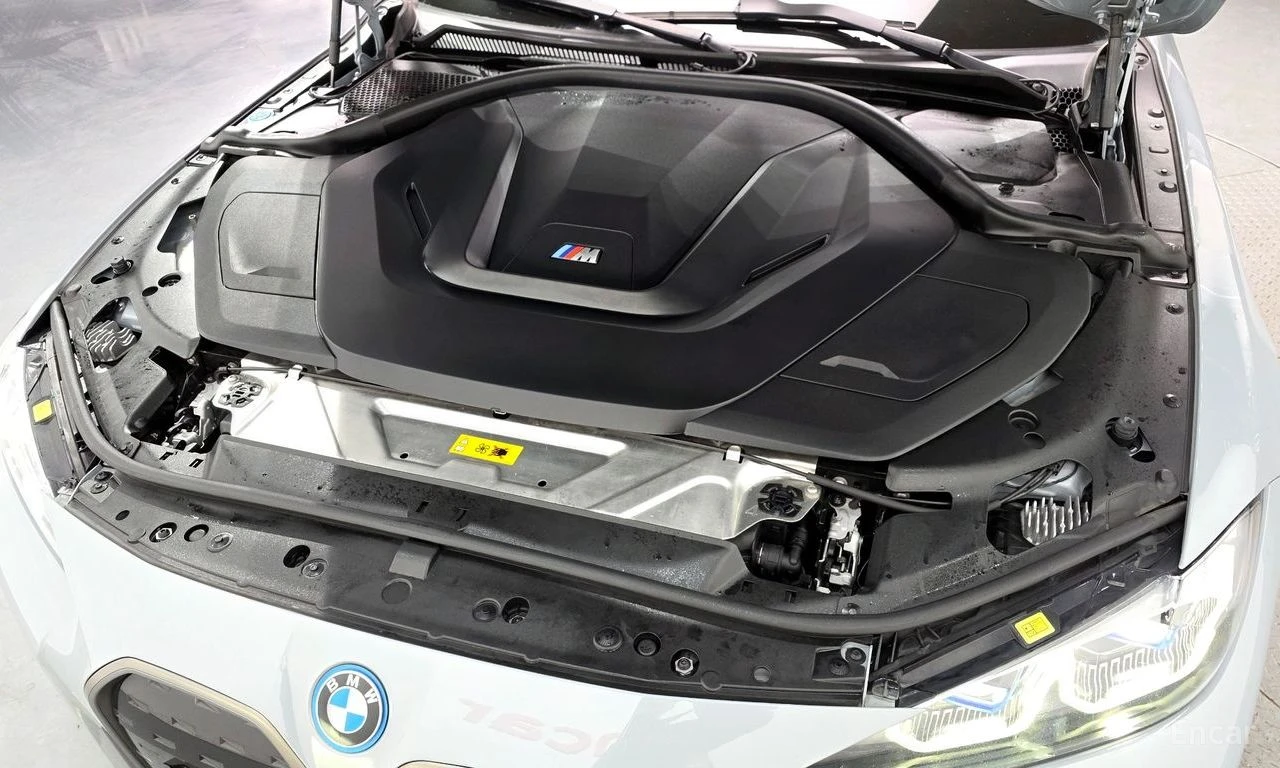BMW i4 M50* ЛАЗЕР* ПАНО* ПОДГРЕВ* ОБДУХВАНЕ* 360КАМ* , снимка 5 - Автомобили и джипове - 54424625