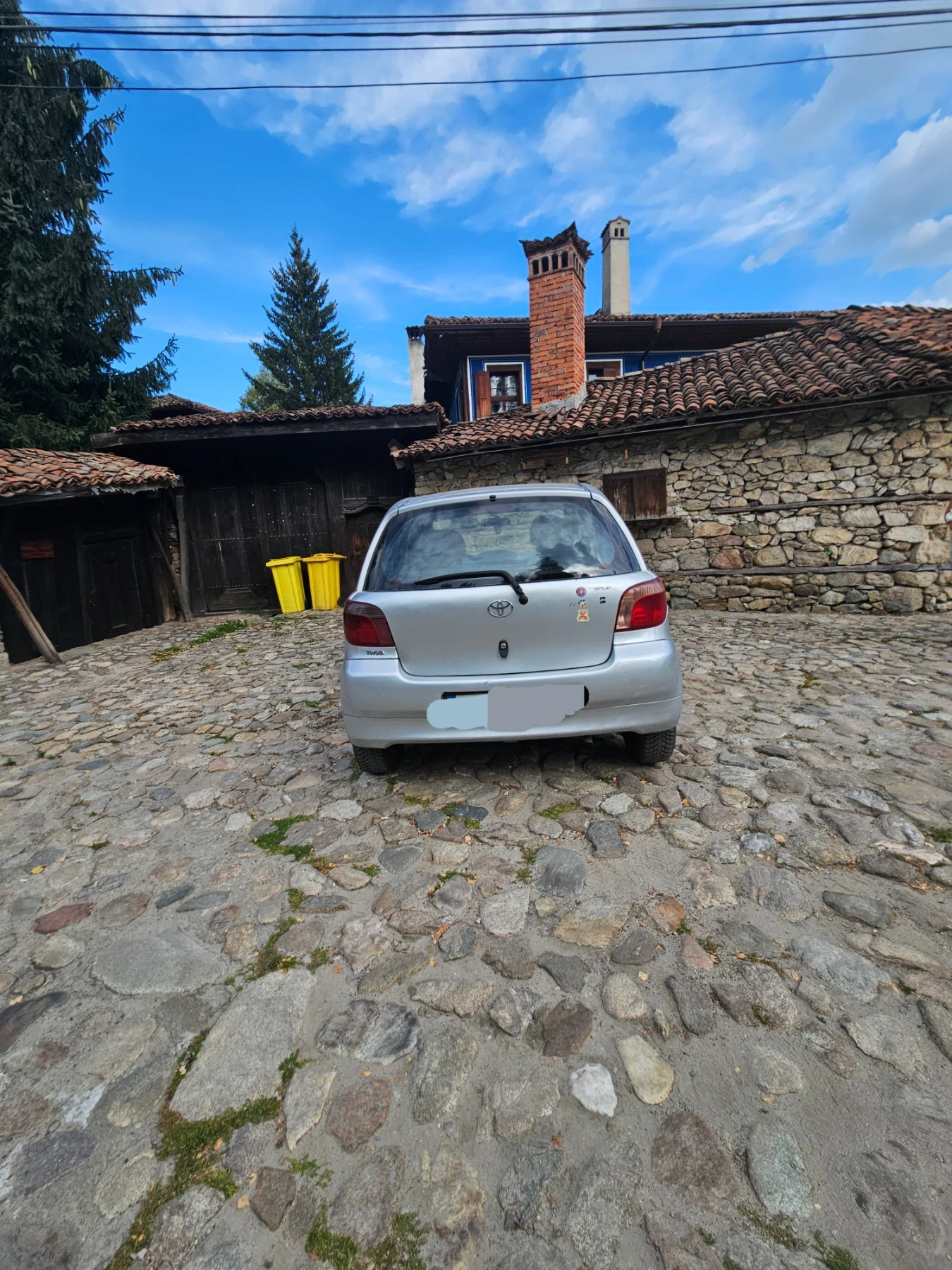 Toyota Yaris 1.3, снимка 8 - Автомобили и джипове - 54573097
