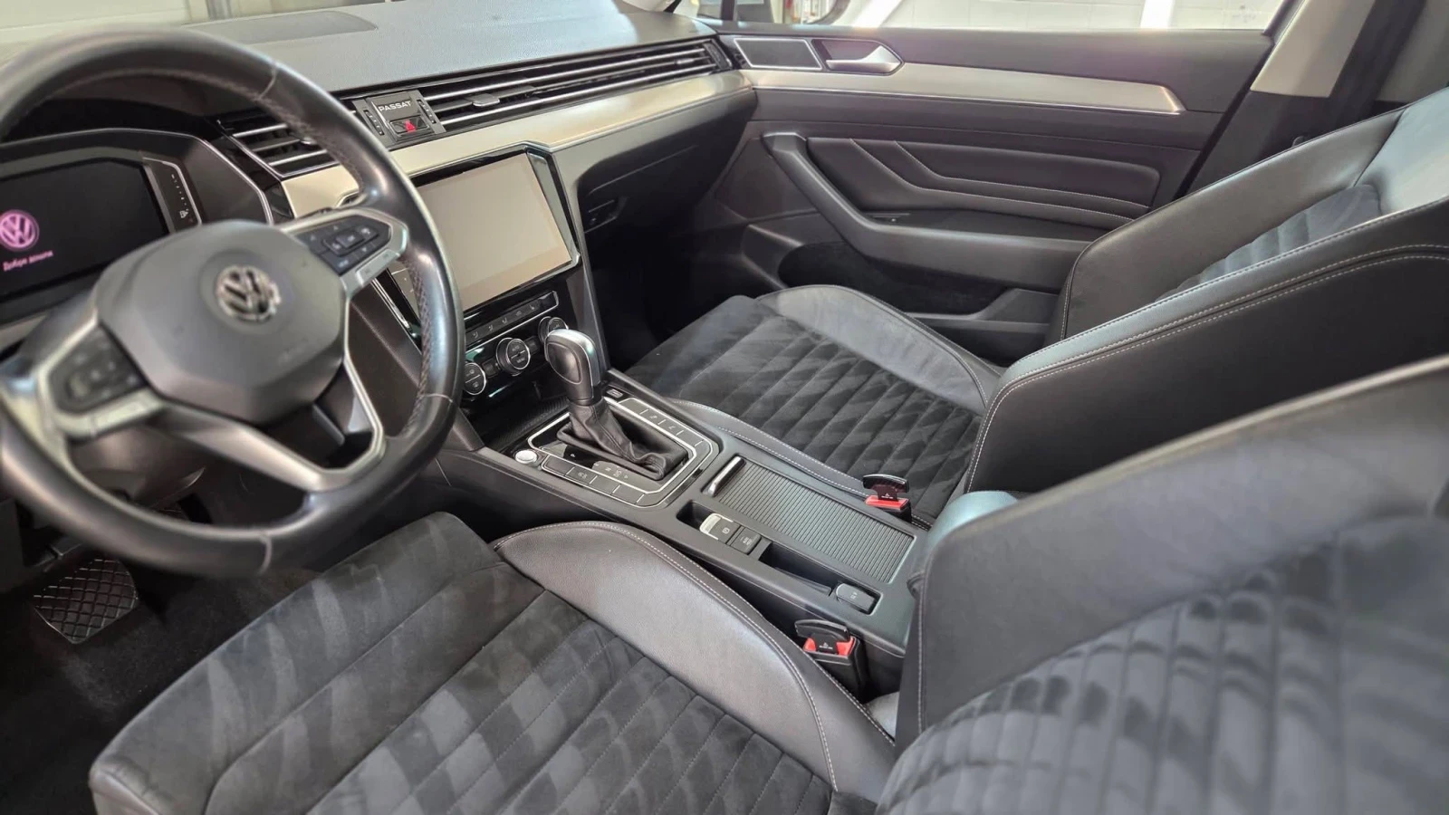 VW Passat 2.0 TDI Elegance, снимка 8 - Автомобили и джипове - 54581674