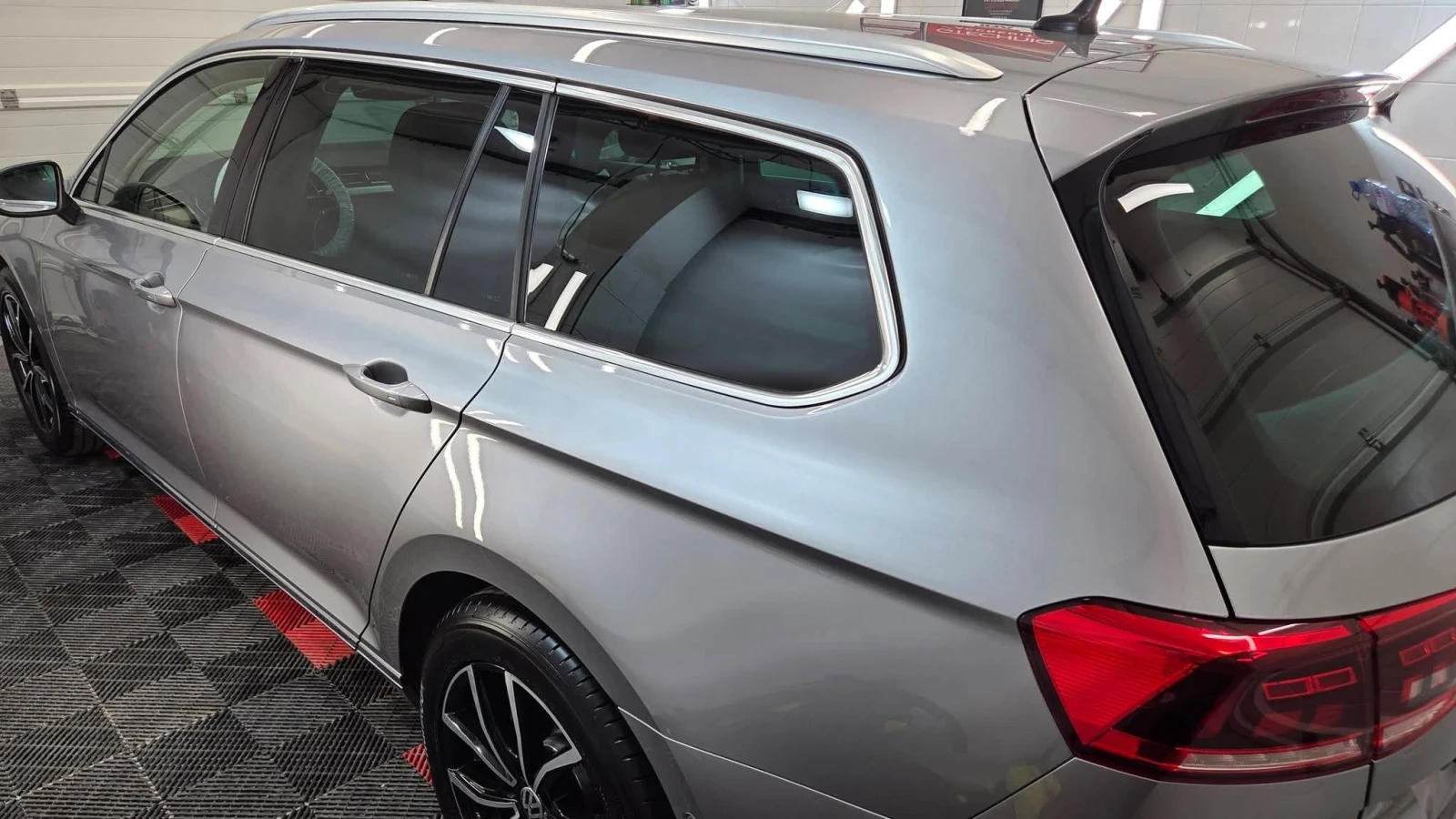 VW Passat 2.0 TDI Elegance, снимка 11 - Автомобили и джипове - 54581674