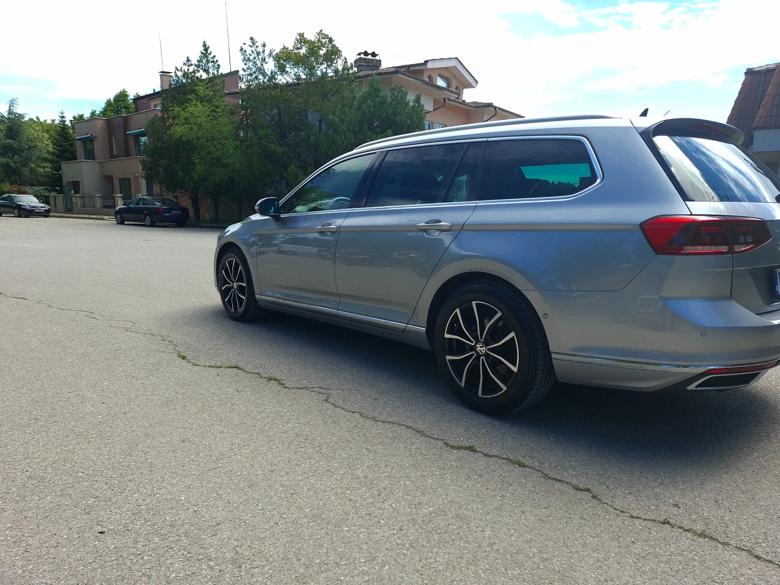 VW Passat 2.0 TDI Elegance, снимка 4 - Автомобили и джипове - 54581674