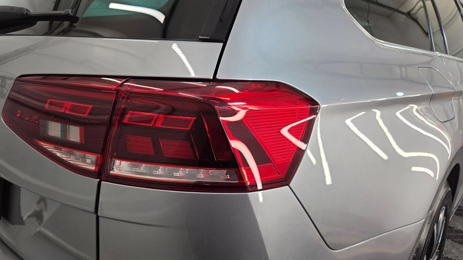 VW Passat 2.0 TDI Elegance, снимка 13 - Автомобили и джипове - 54581674