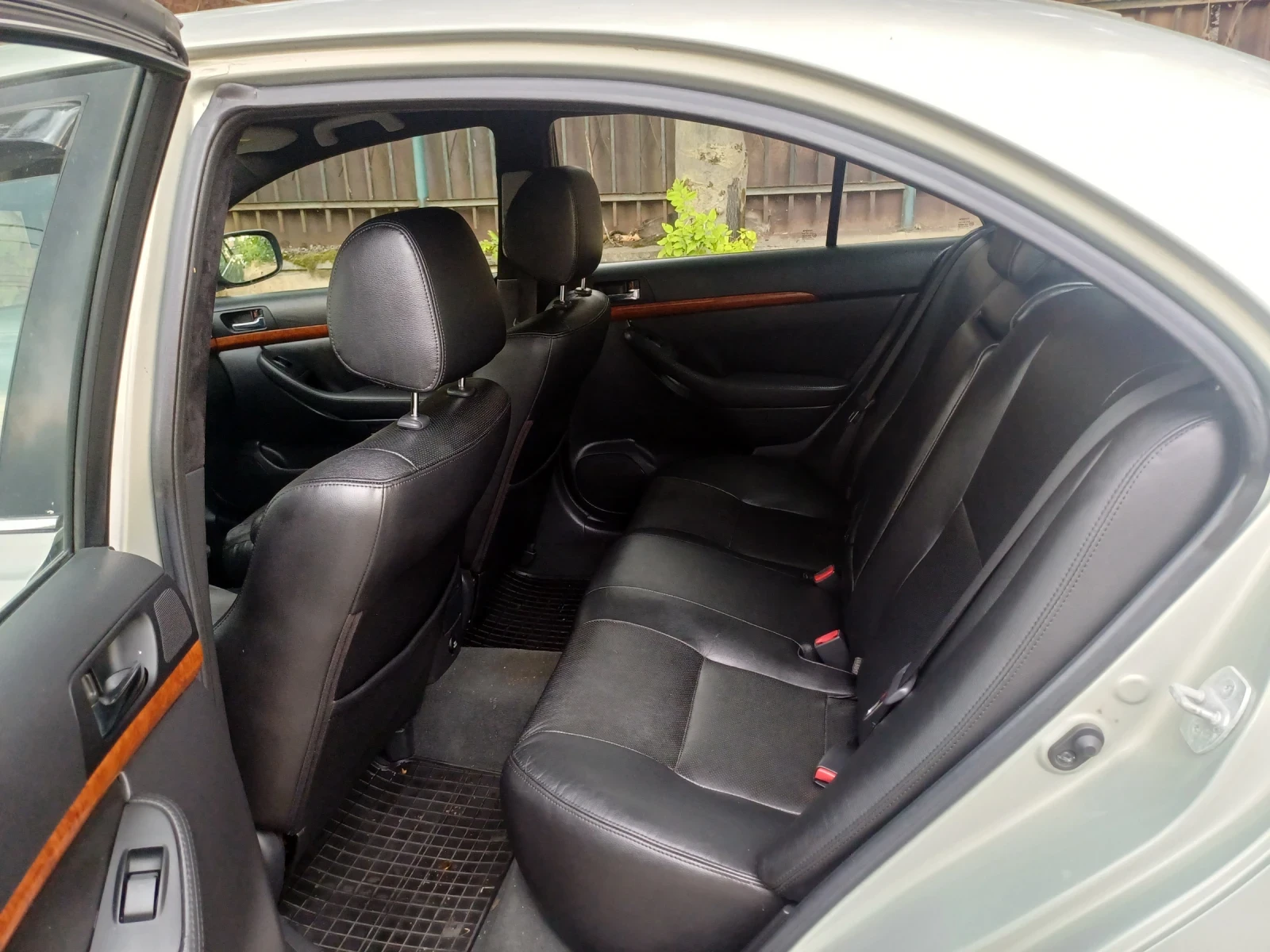 Toyota Avensis, снимка 16 - Автомобили и джипове - 54670552