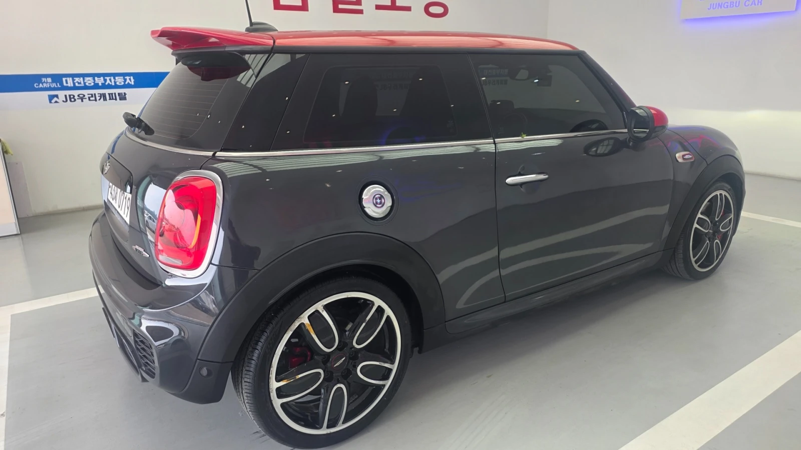 Mini Cooper s B48 JCW * HUD * ПОДГРЕВ * ПАНОРАМА, снимка 4 - Автомобили и джипове - 55395380