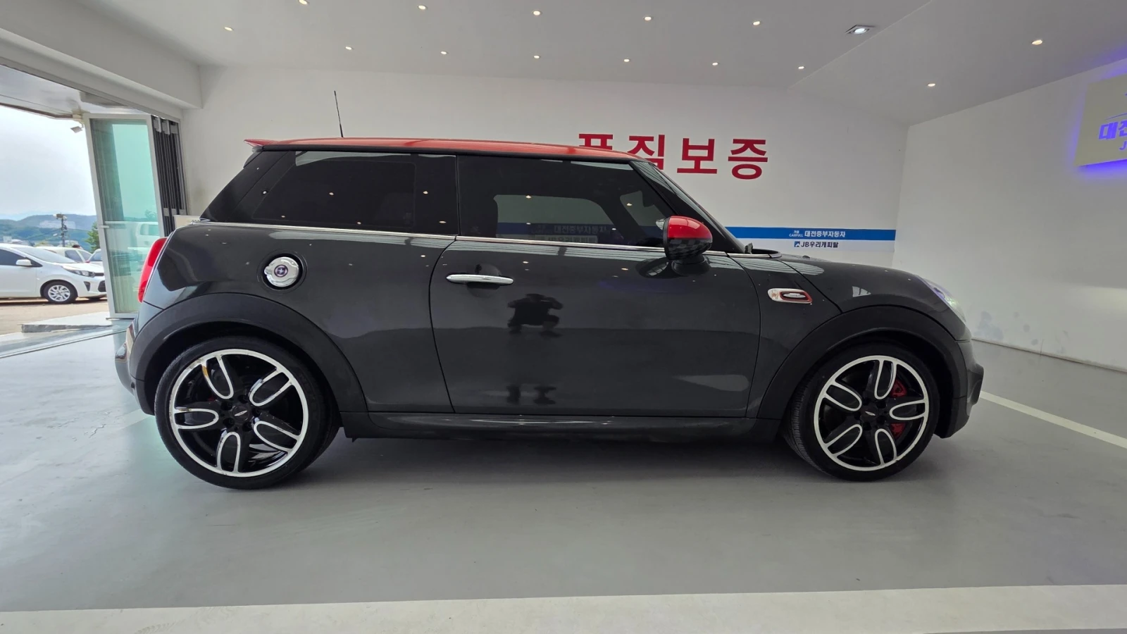 Mini Cooper s B48 JCW * HUD * ПОДГРЕВ * ПАНОРАМА, снимка 6 - Автомобили и джипове - 55395380