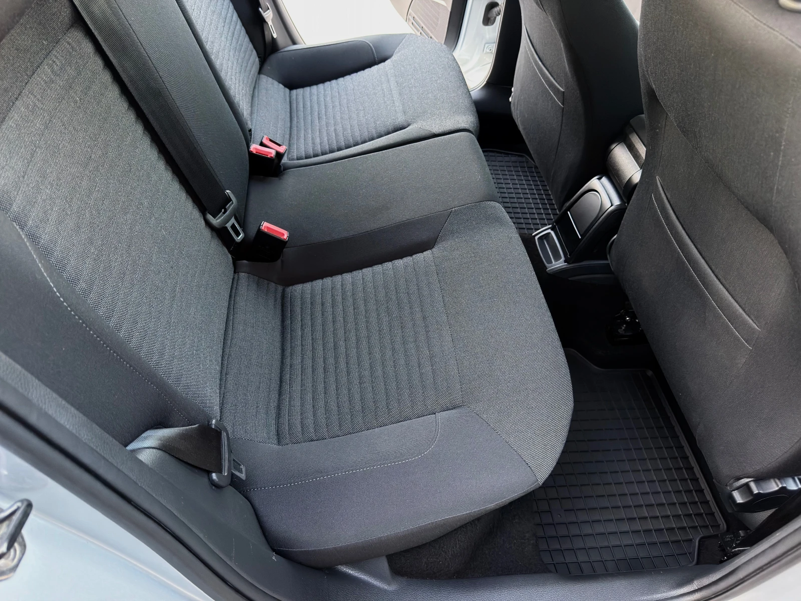 VW Polo 1.2i/R-LINE/ЕВРО5B/НАПЪЛНО ОБСЛУЖЕН/РЕАЛЕН ПРОБЕГ, снимка 14 - Автомобили и джипове - 55742059