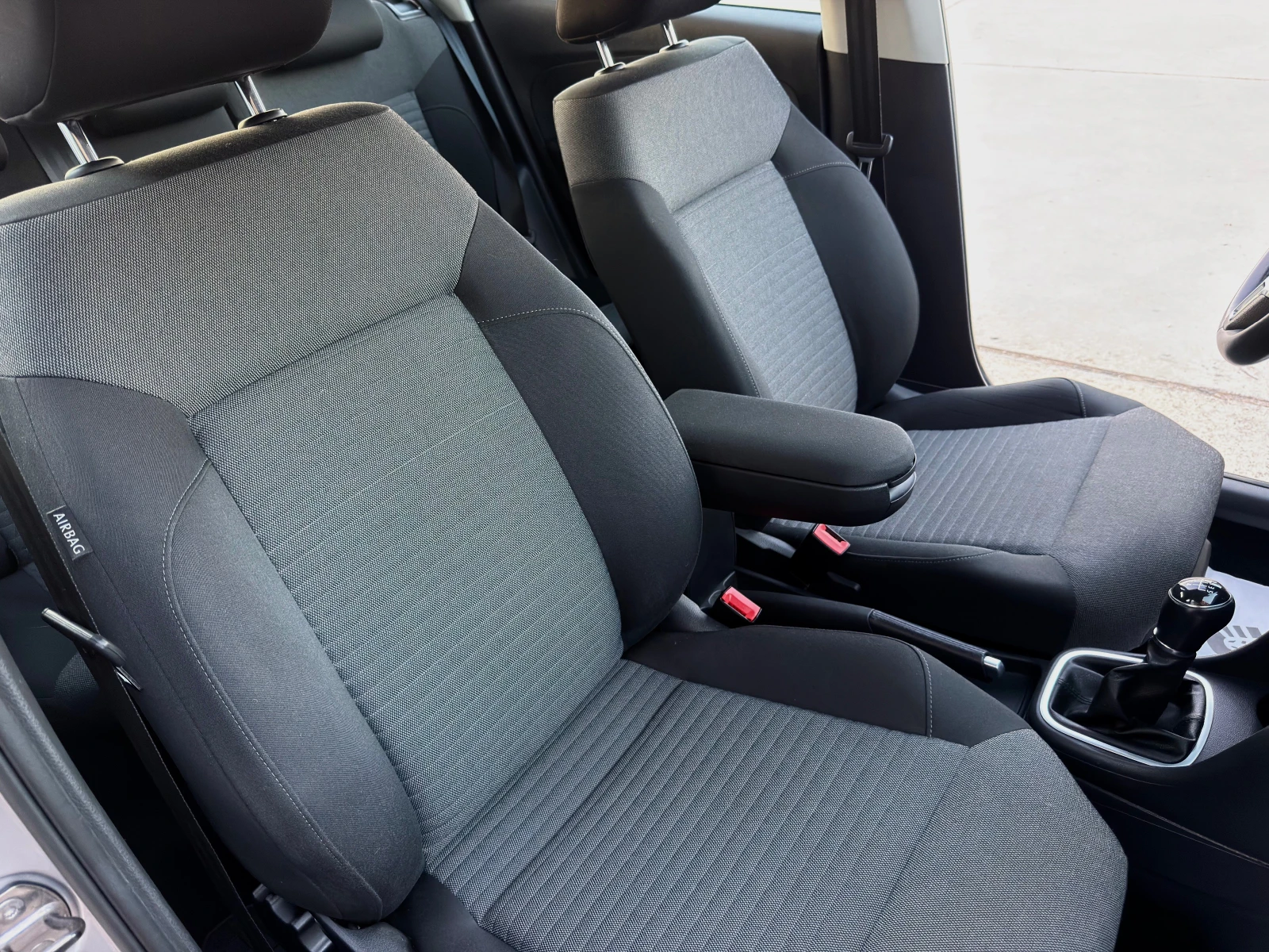 VW Polo 1.2i/R-LINE/ЕВРО5B/НАПЪЛНО ОБСЛУЖЕН/РЕАЛЕН ПРОБЕГ, снимка 12 - Автомобили и джипове - 55742059