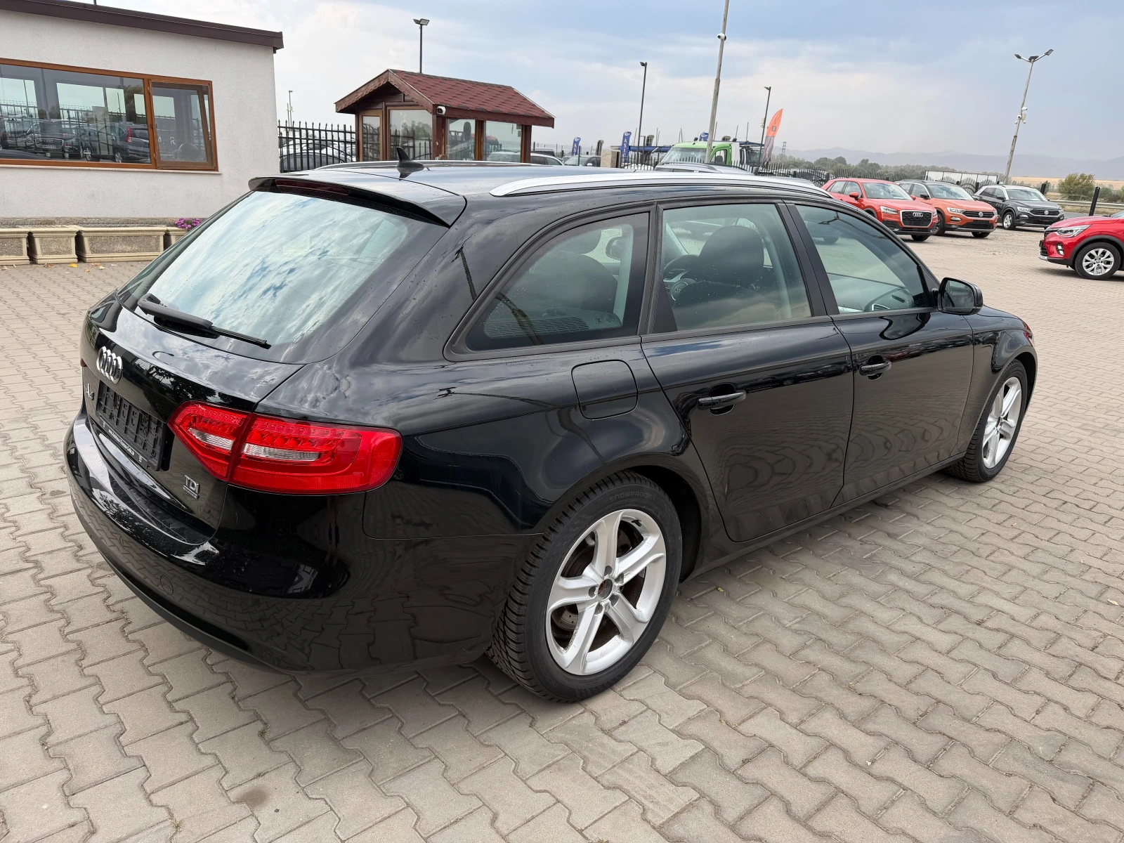 Audi A4 2.0TDI QUATTRO AVTOMAT/NAVI/KAMERA EURO 5, снимка 6 - Автомобили и джипове - 56165940